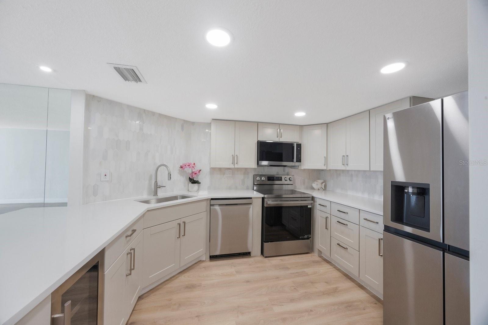 Image 11 of 38 For 7400 Sun Island Drive S 806