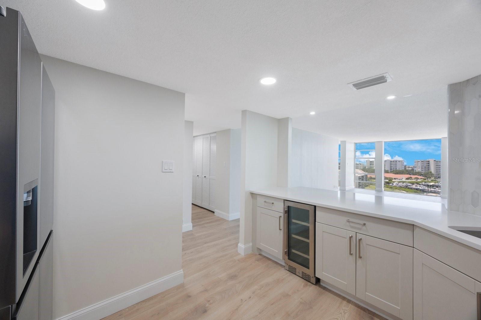 Image 14 of 38 For 7400 Sun Island Drive S 806