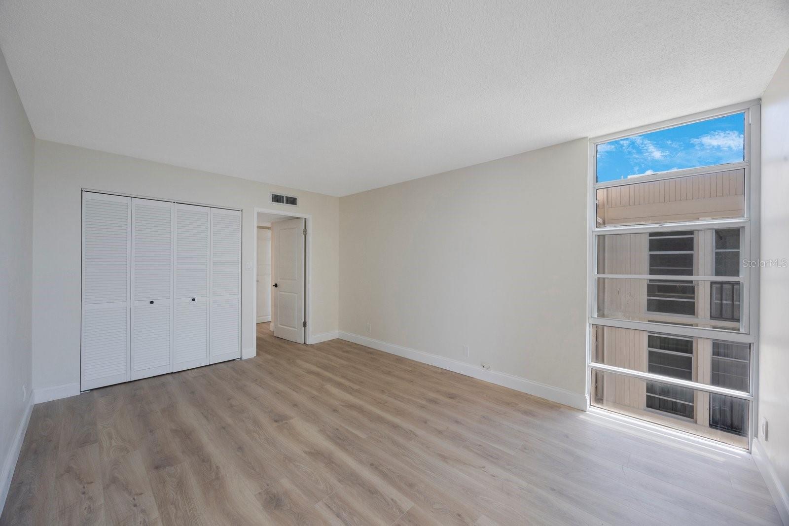 Image 16 of 38 For 7400 Sun Island Drive S 806