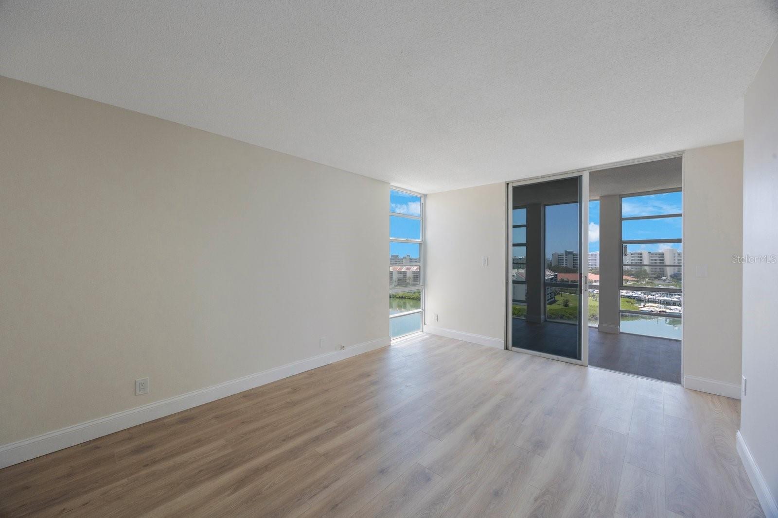 Image 17 of 38 For 7400 Sun Island Drive S 806