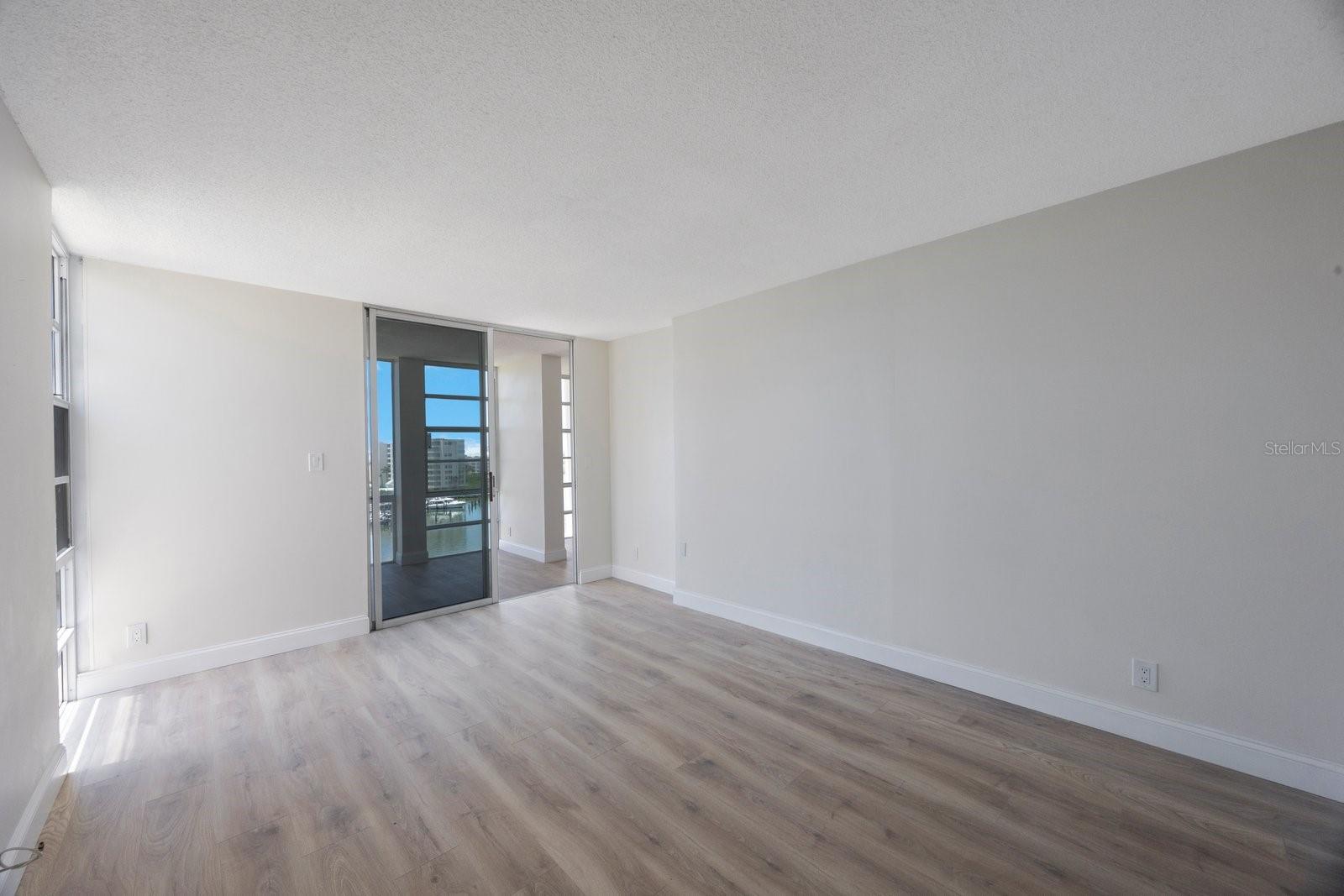 Image 19 of 38 For 7400 Sun Island Drive S 806