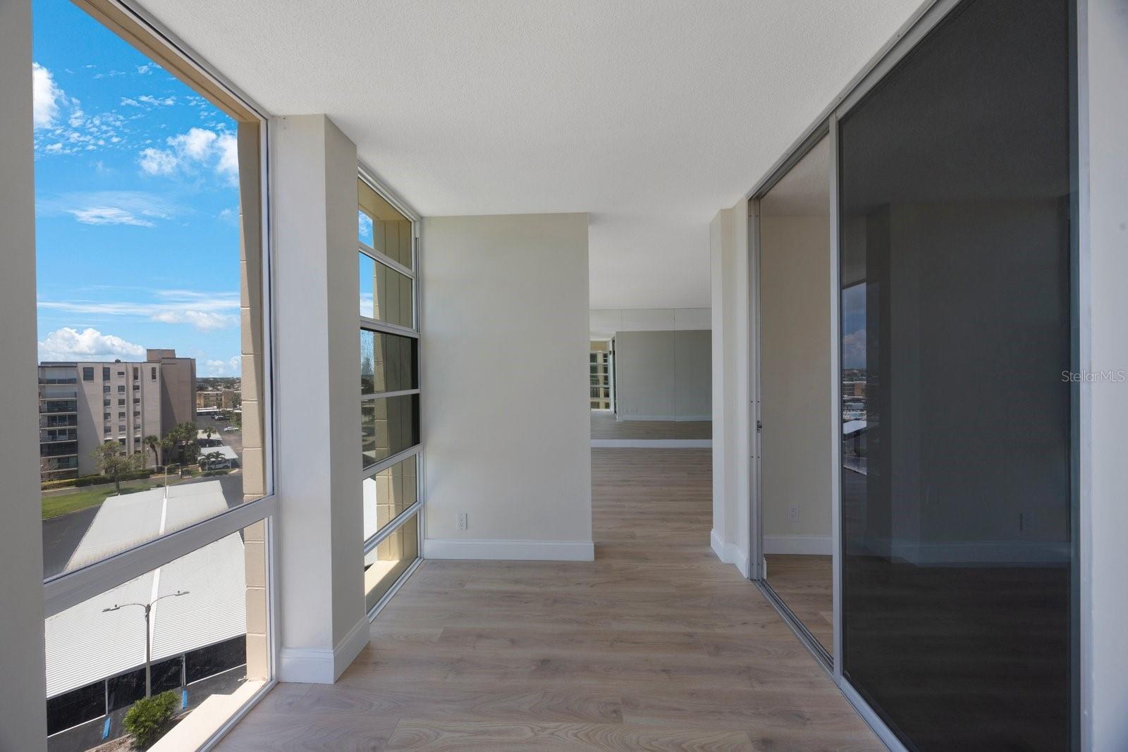 Image 21 of 38 For 7400 Sun Island Drive S 806