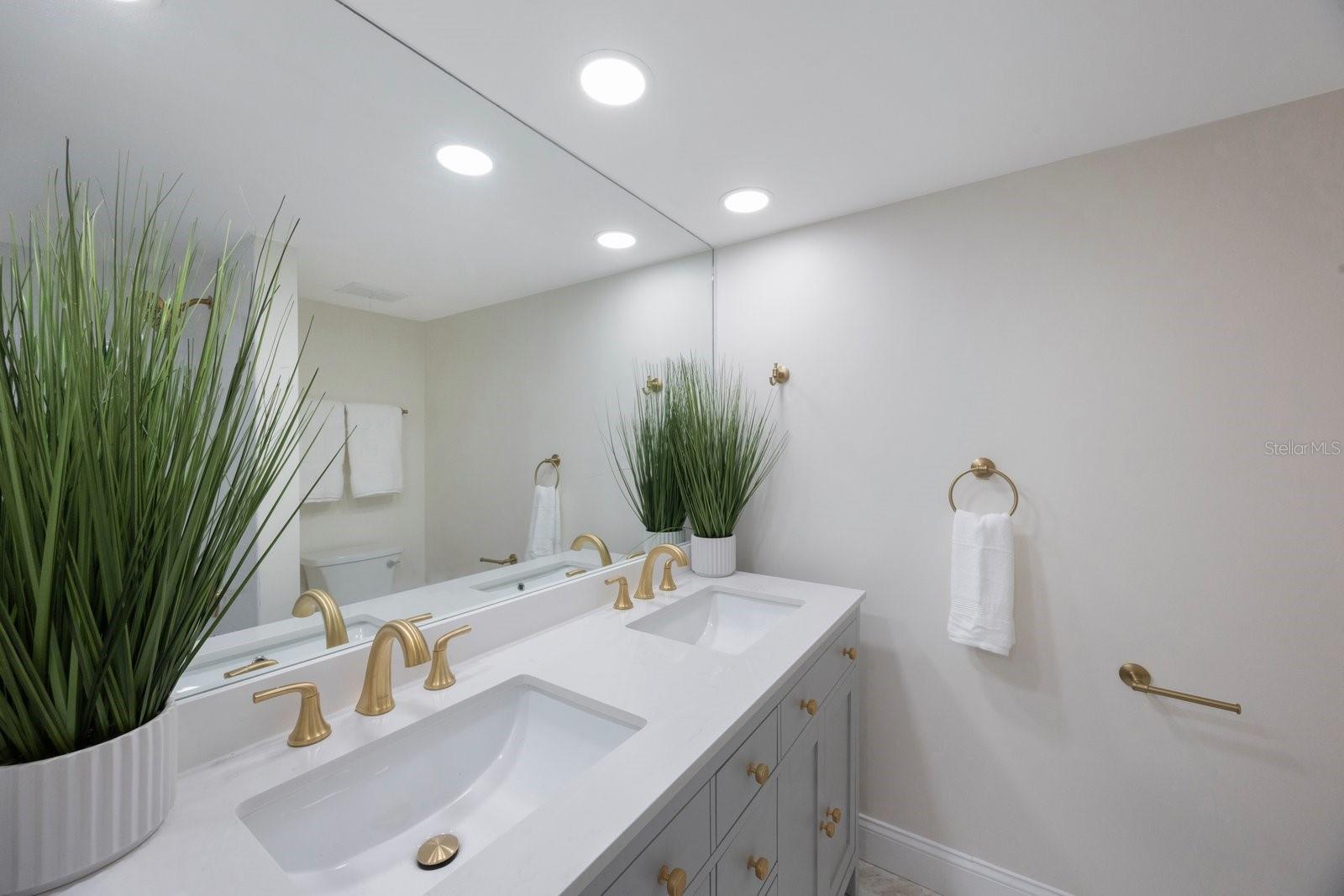 Image 22 of 38 For 7400 Sun Island Drive S 806