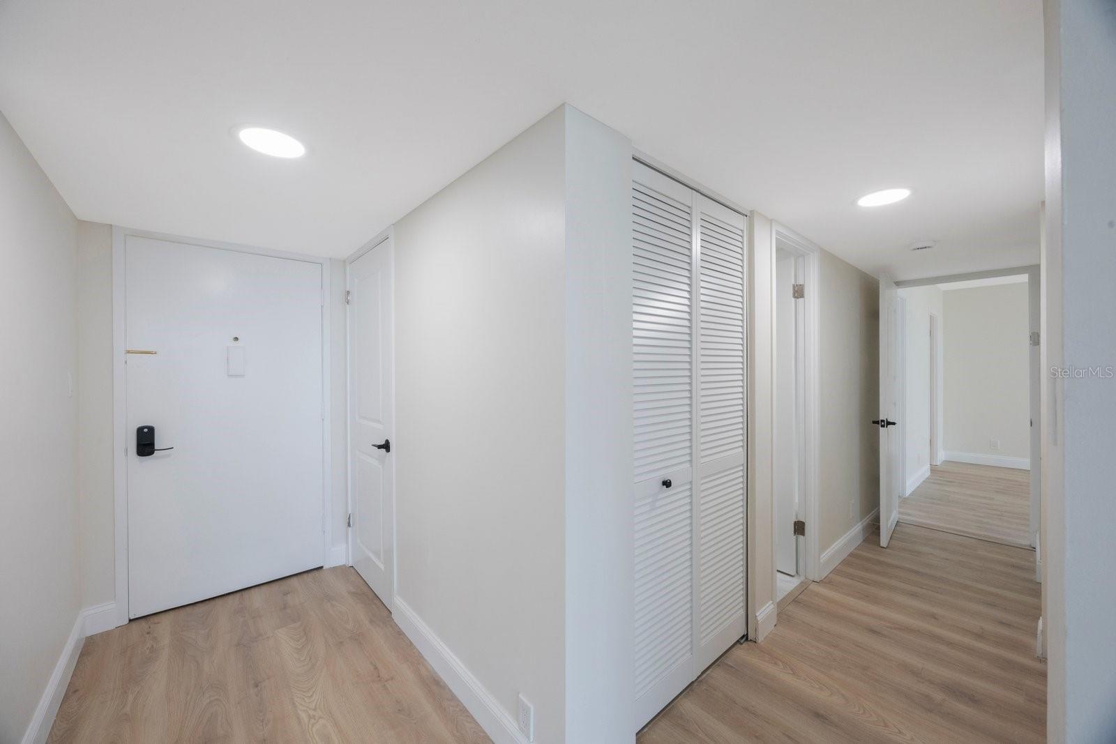 Image 3 of 38 For 7400 Sun Island Drive S 806