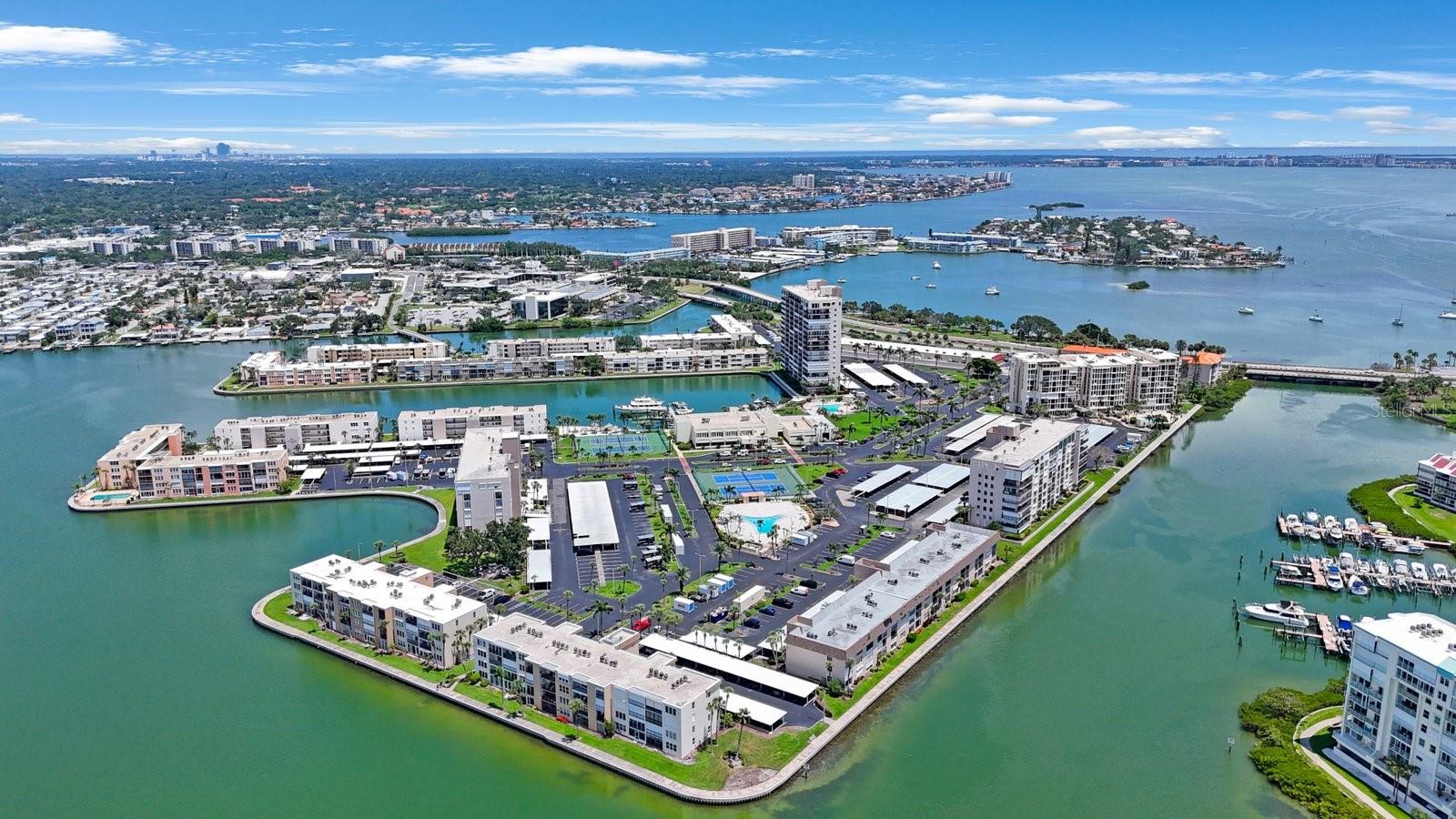 Image 36 of 38 For 7400 Sun Island Drive S 806