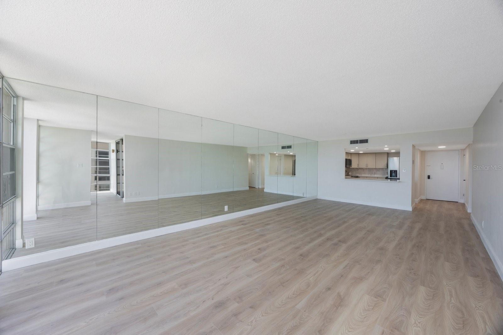 Image 4 of 38 For 7400 Sun Island Drive S 806