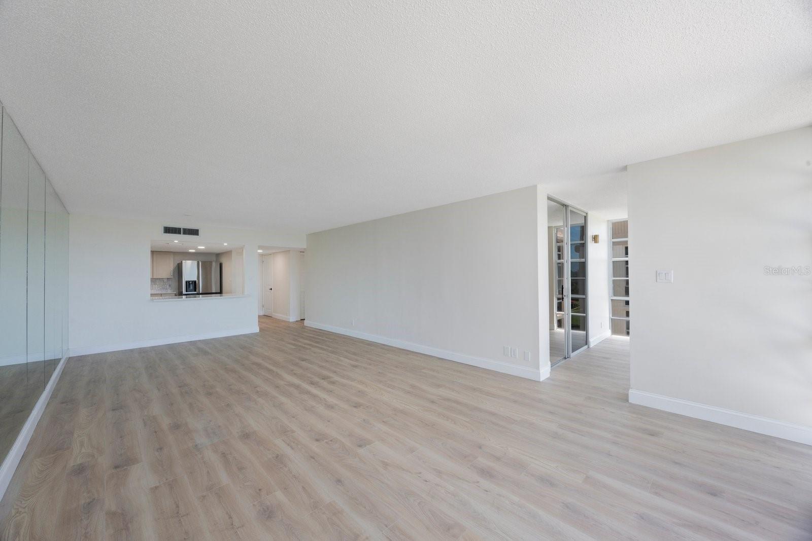 Image 5 of 38 For 7400 Sun Island Drive S 806