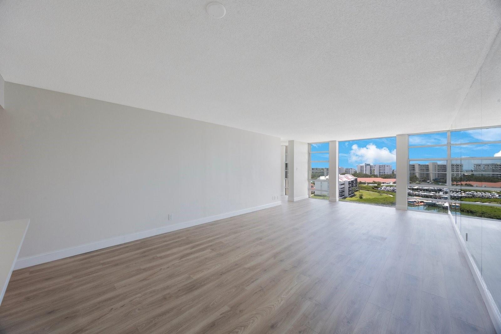 Image 9 of 38 For 7400 Sun Island Drive S 806