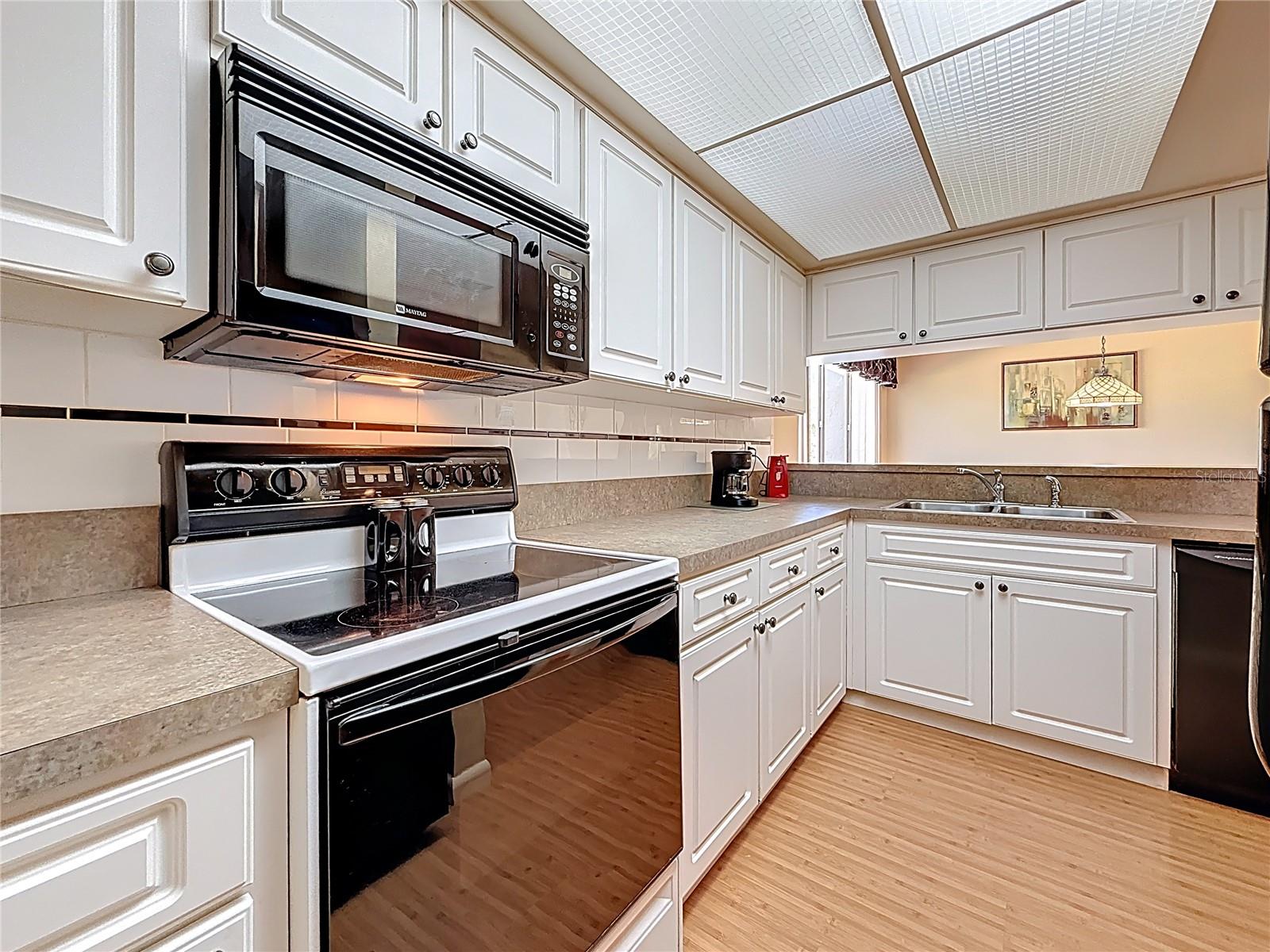 Image 13 of 36 For 510 Windrush Bay Drive