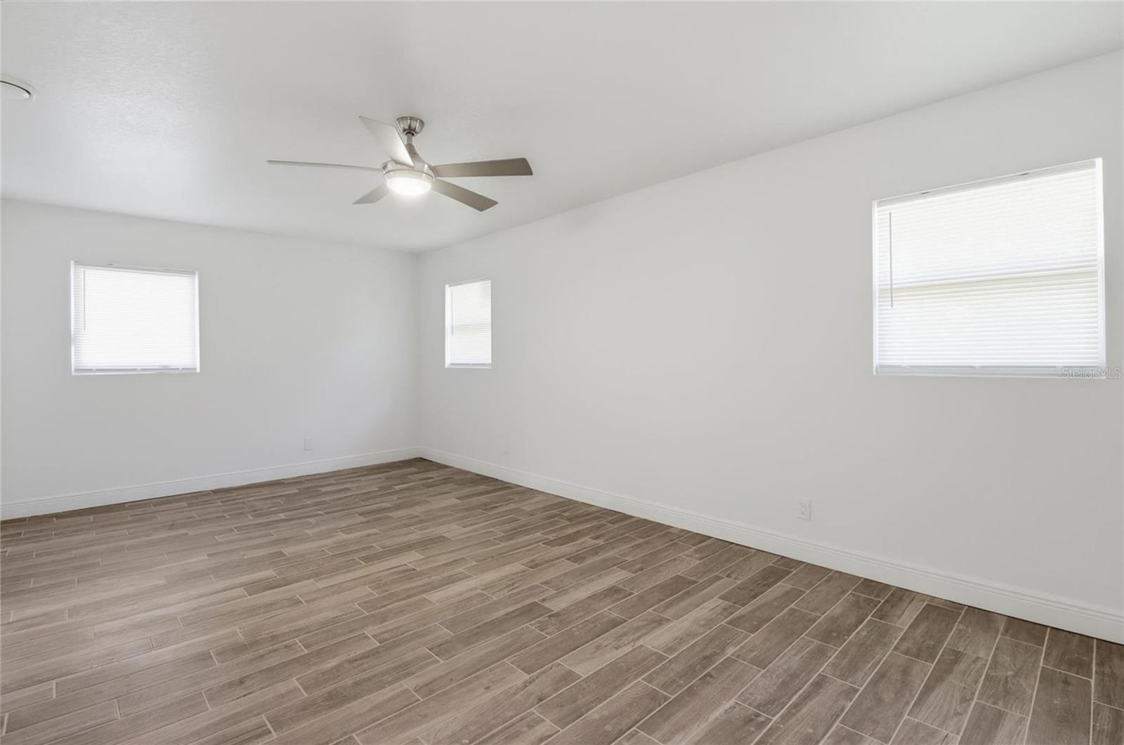 Listing photo id 9 for 4349 Culver Terrace