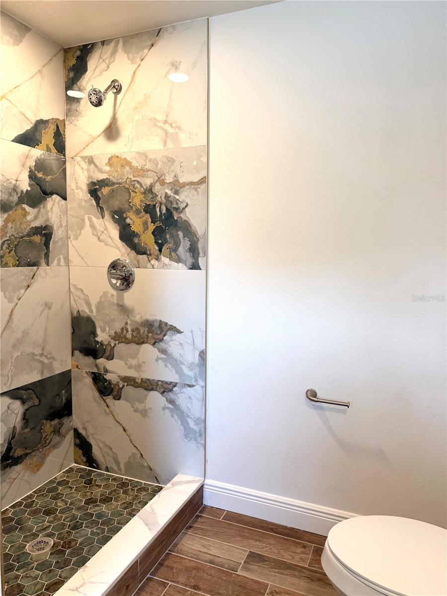 Listing photo id 11 for 4349 Culver Terrace