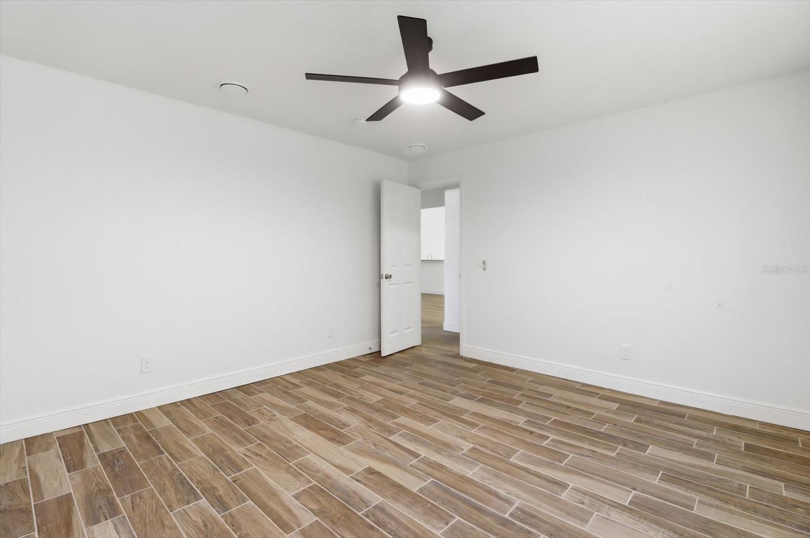 Listing photo id 14 for 4349 Culver Terrace