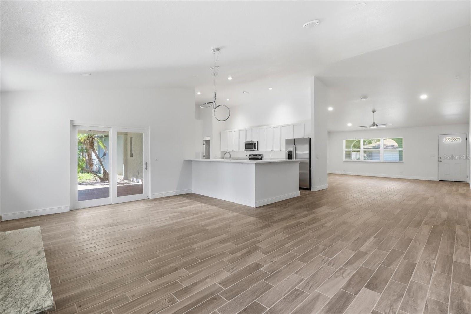 Listing photo id 19 for 4349 Culver Terrace