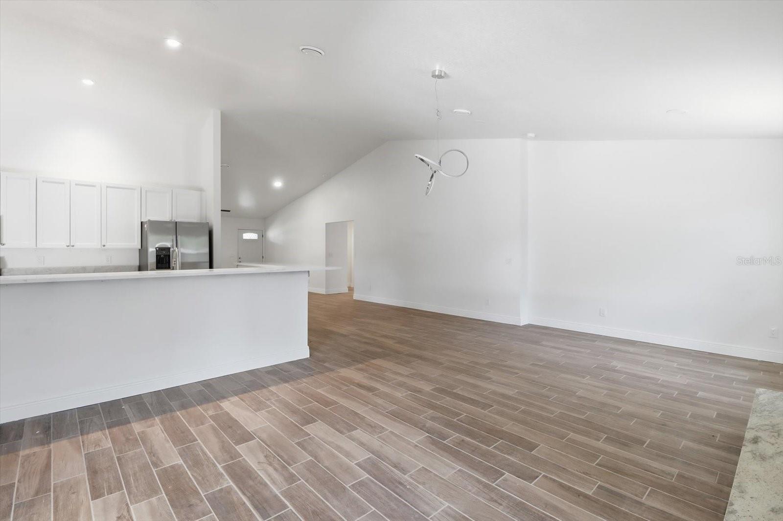 Listing photo id 20 for 4349 Culver Terrace