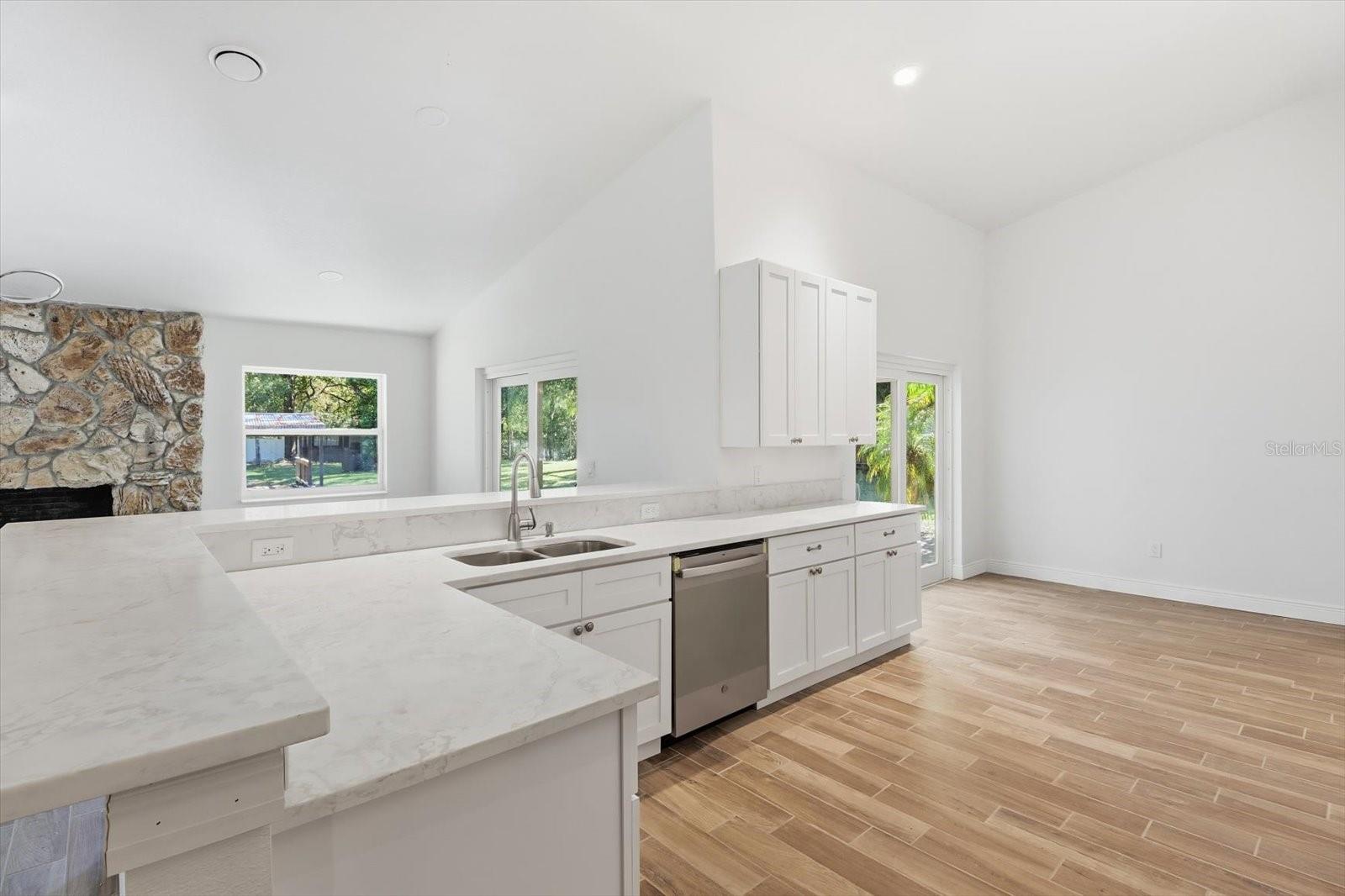 Listing photo id 21 for 4349 Culver Terrace