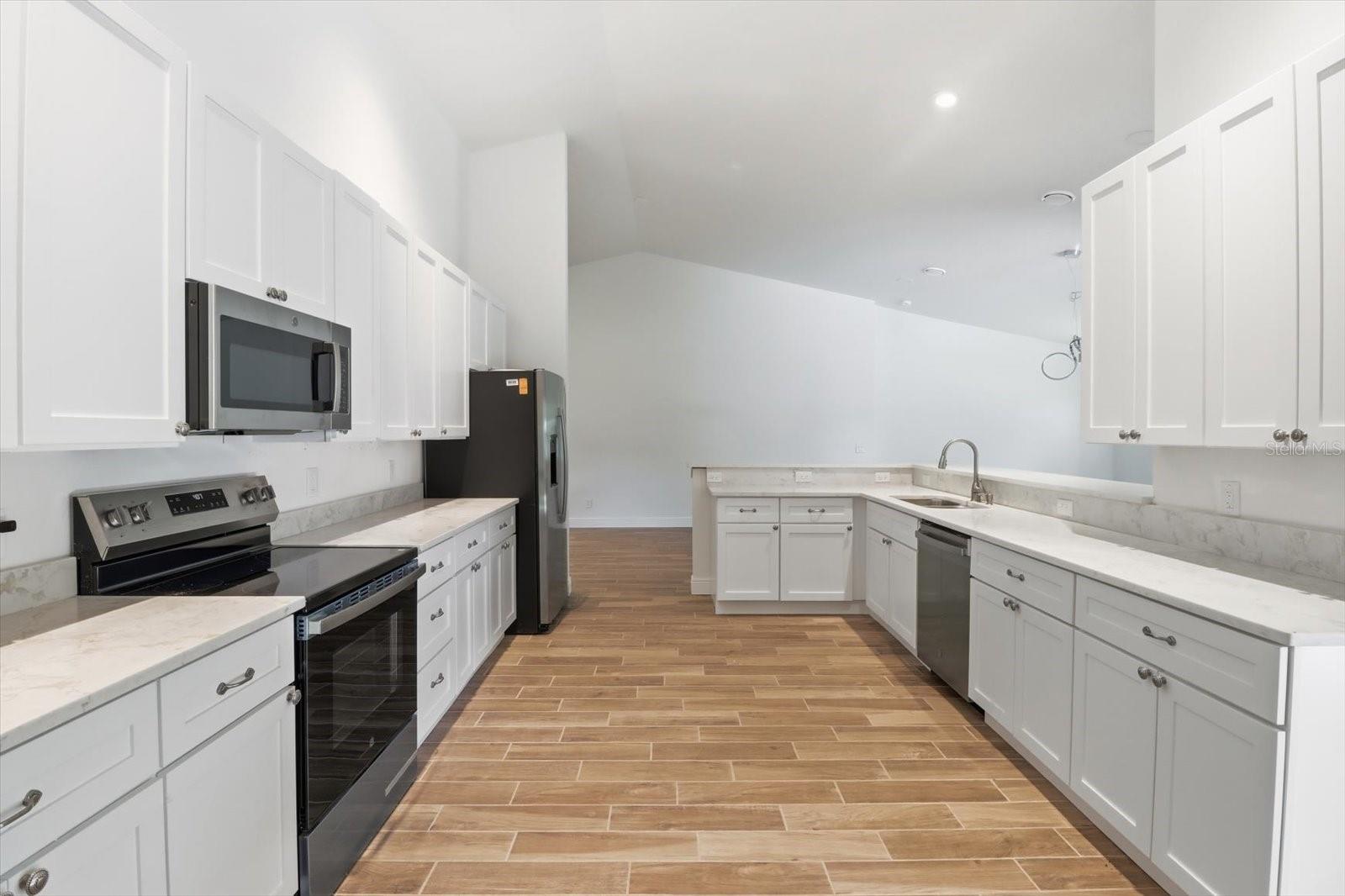 Listing photo id 22 for 4349 Culver Terrace