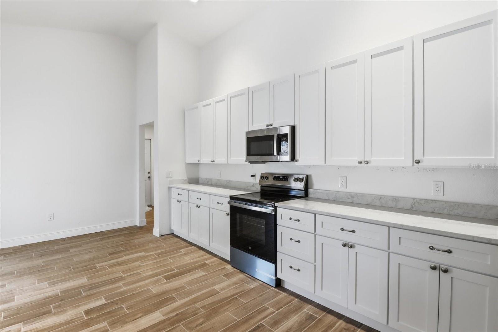 Listing photo id 23 for 4349 Culver Terrace