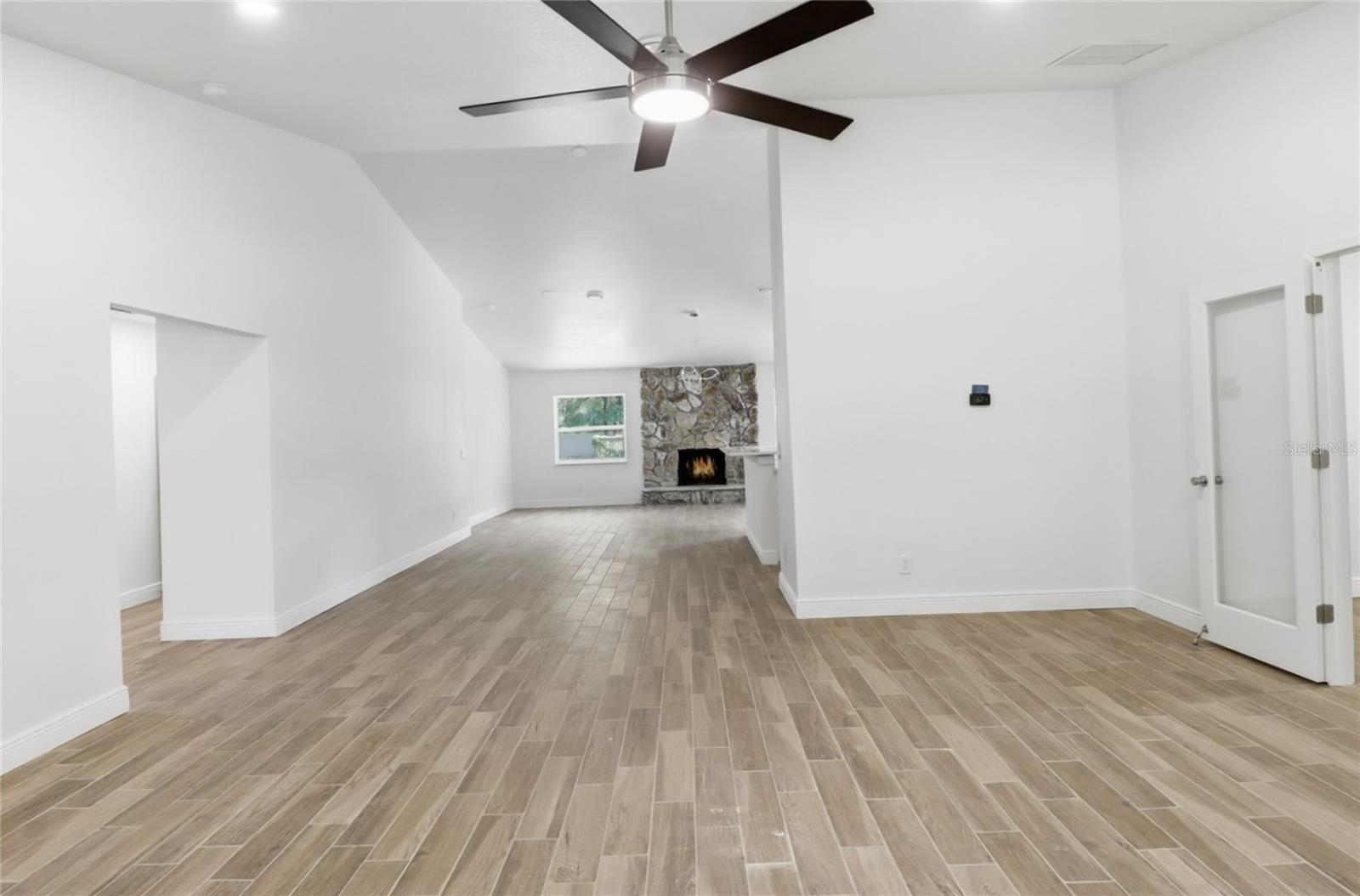 Listing photo id 4 for 4349 Culver Terrace