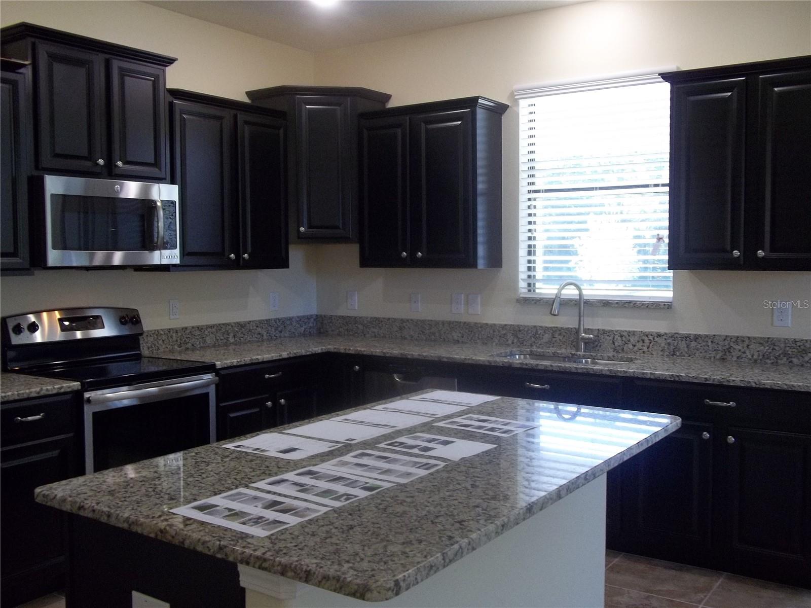 Image 9 of 21 For 20014 Date Palm Way