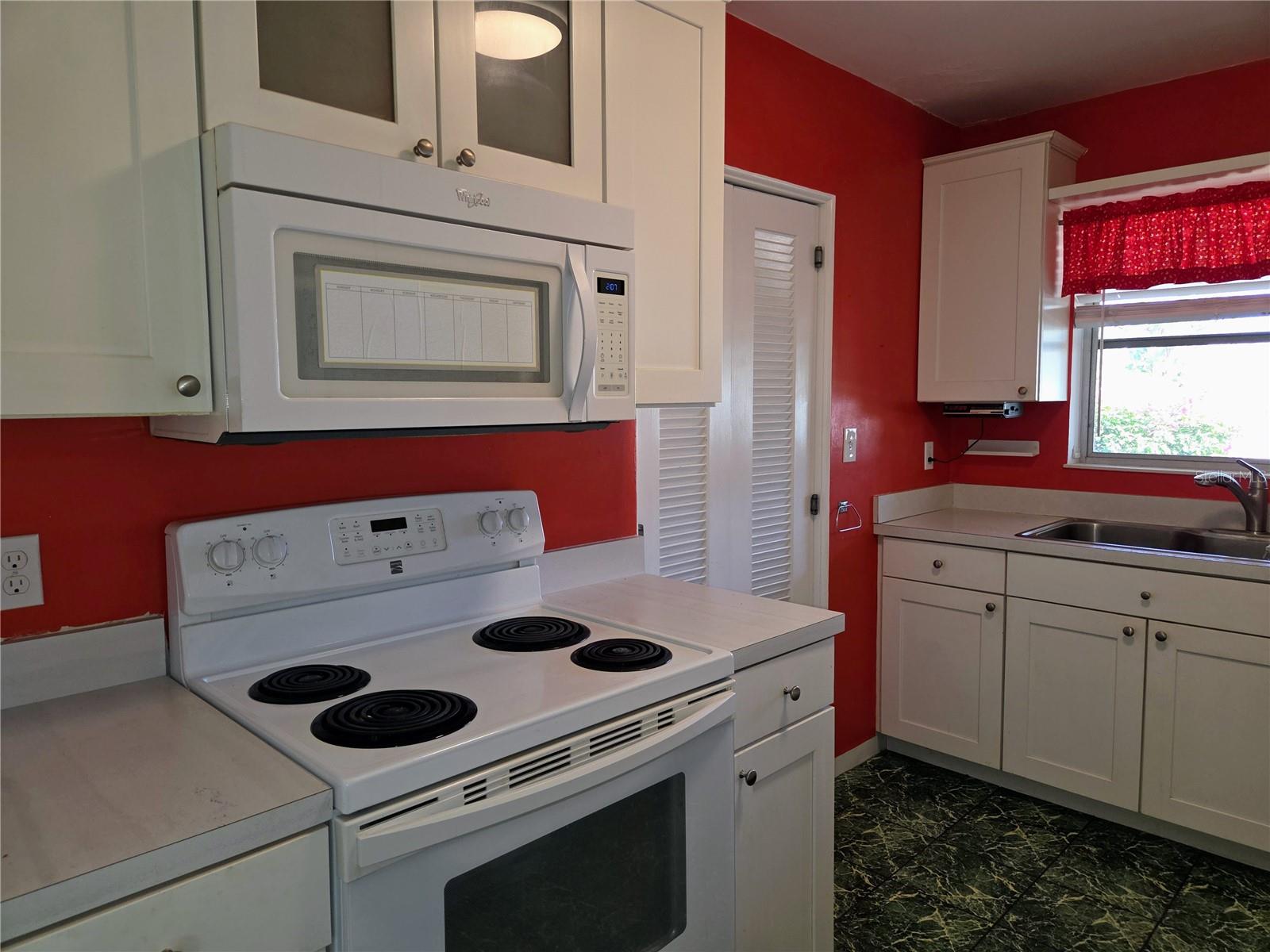 Image 10 of 39 For 5141 38th Street S