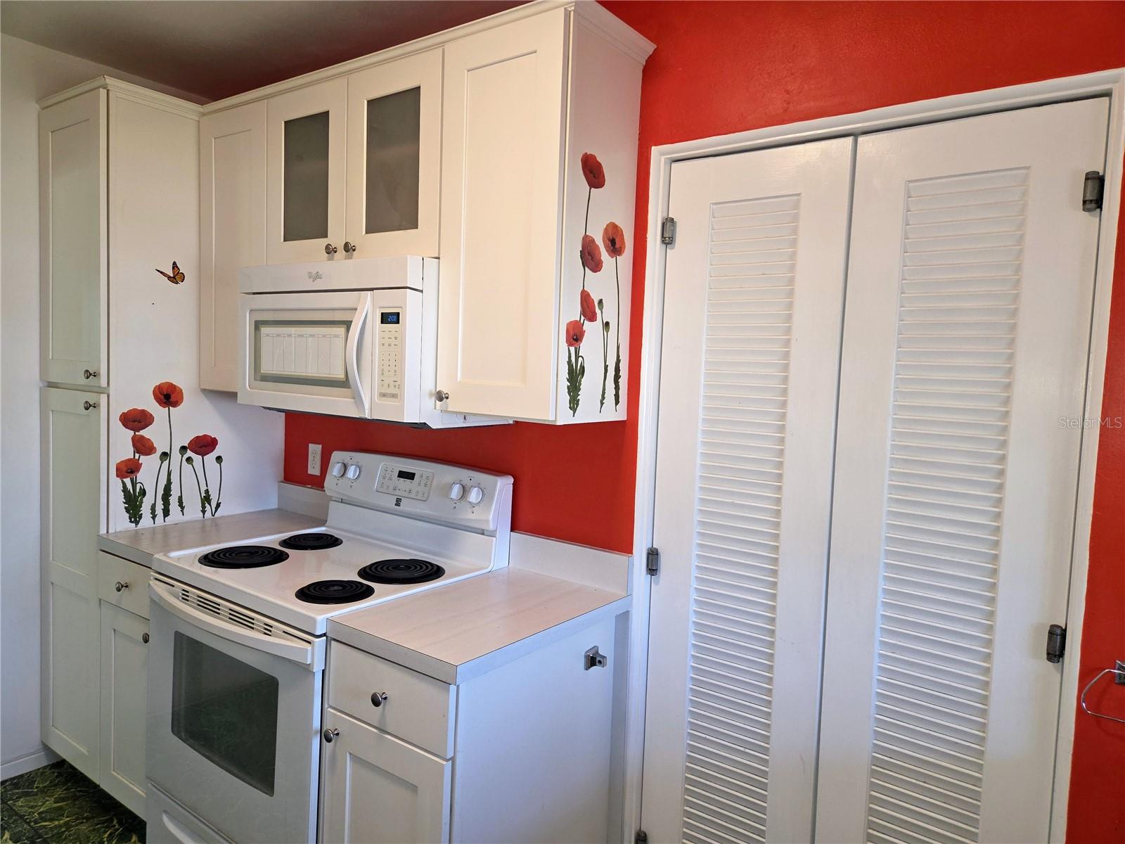 Image 14 of 39 For 5141 38th Street S