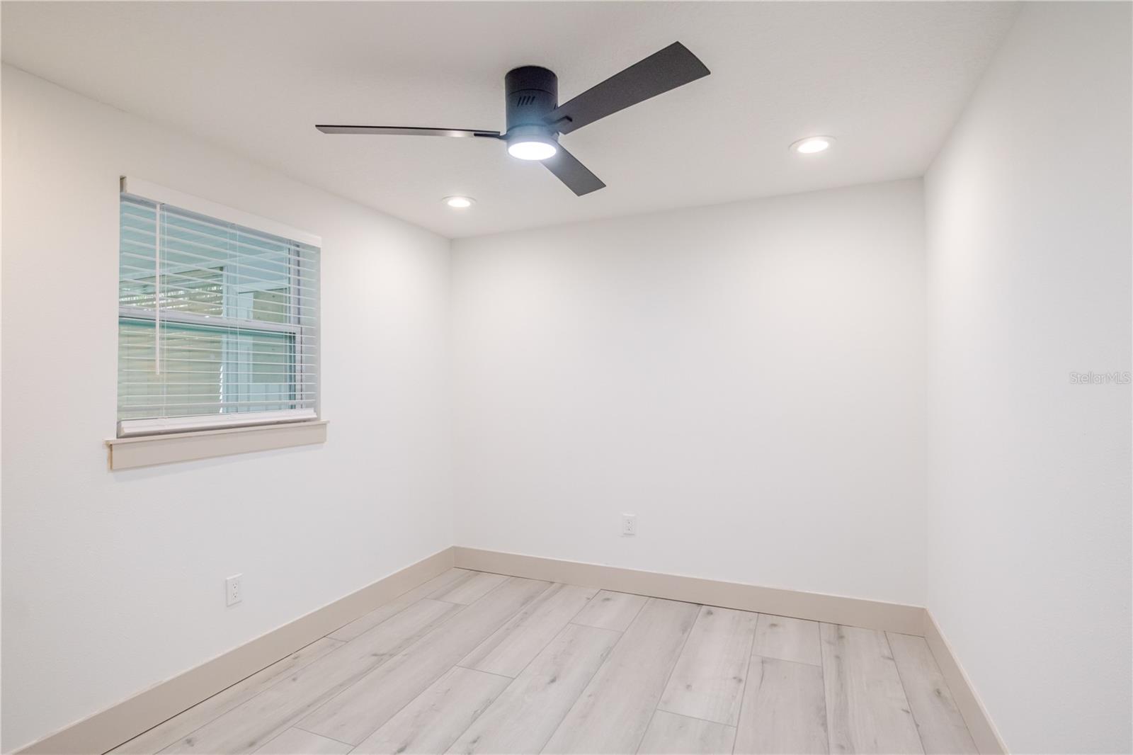 Image 14 of 41 For 4712 Bay Avenue