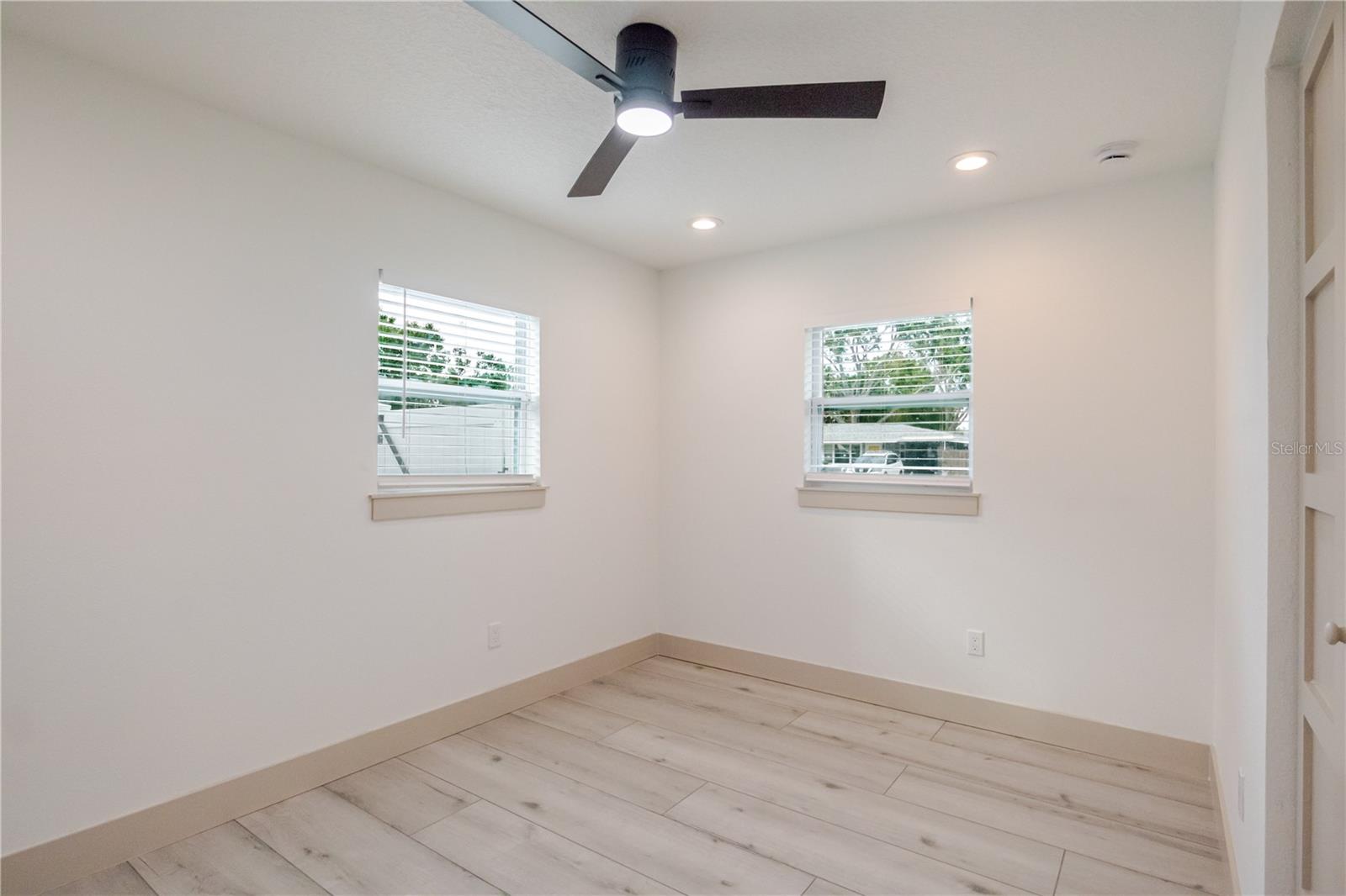 Image 22 of 41 For 4712 Bay Avenue