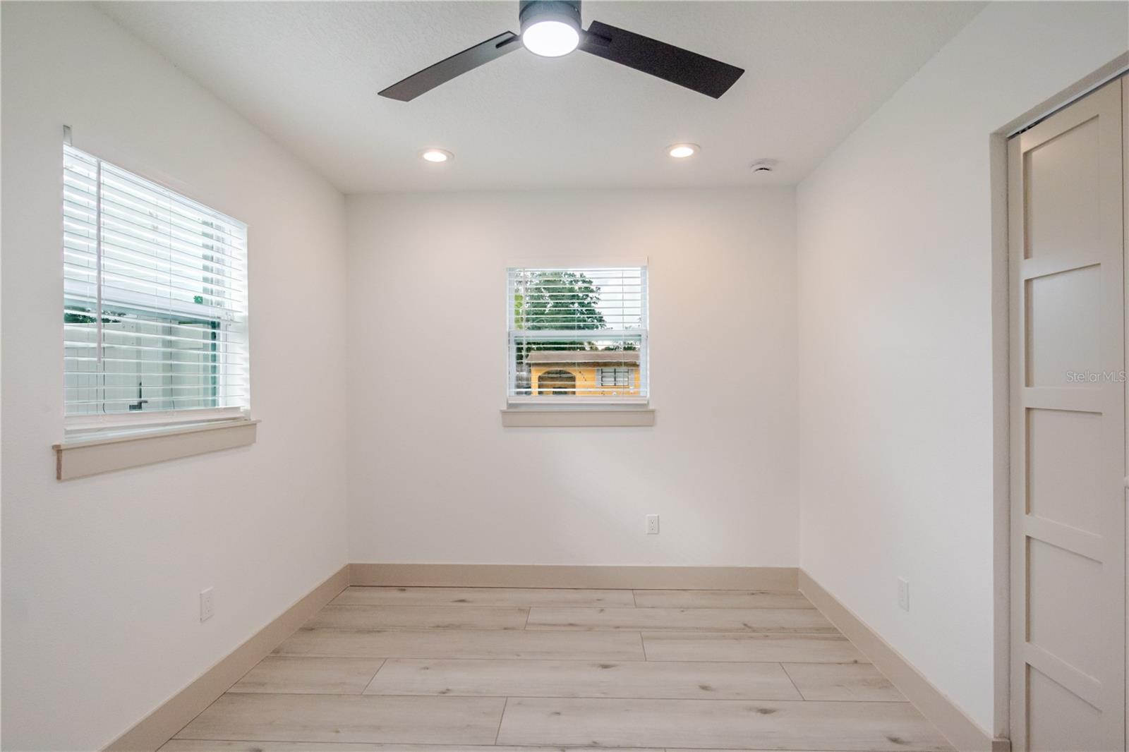 Image 24 of 41 For 4712 Bay Avenue