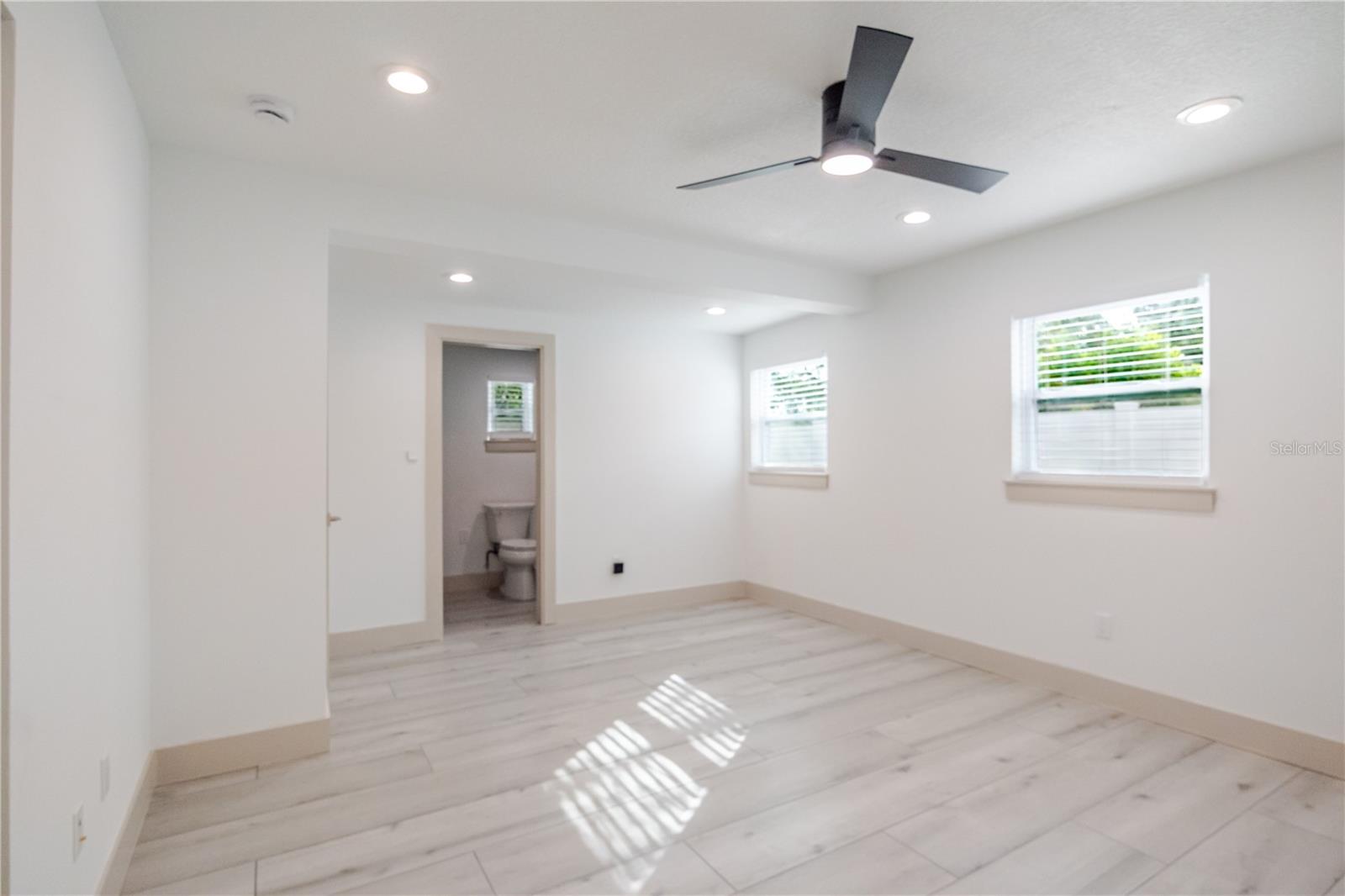 Image 25 of 41 For 4712 Bay Avenue