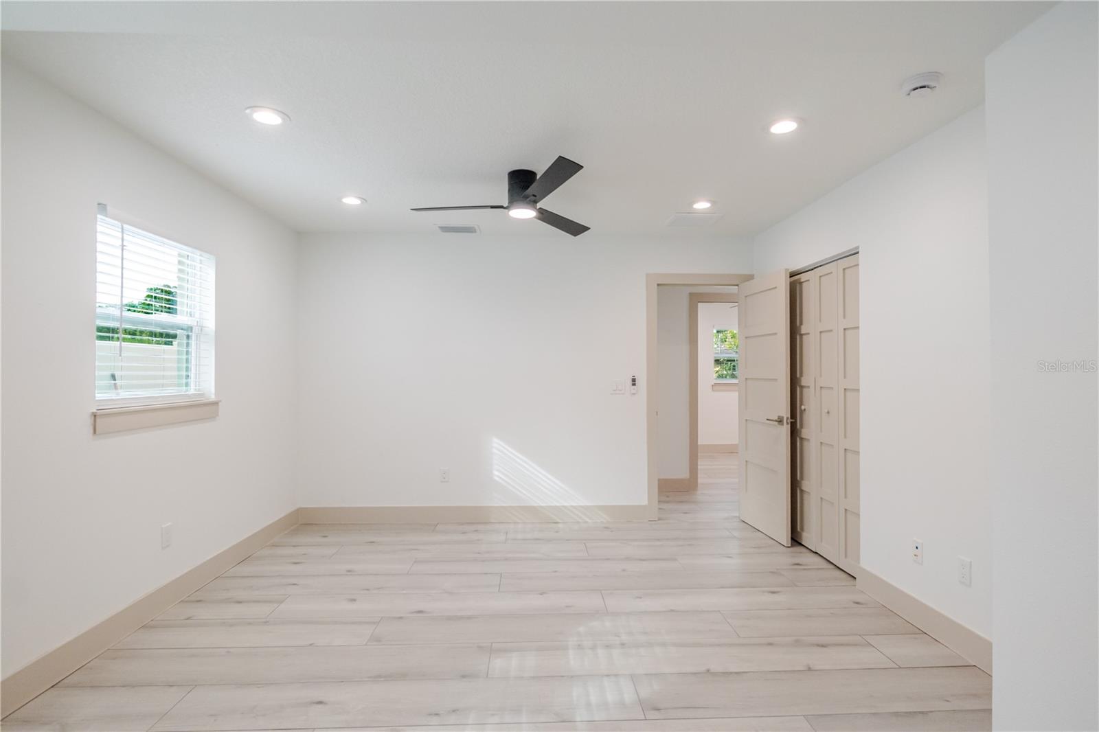 Image 26 of 41 For 4712 Bay Avenue