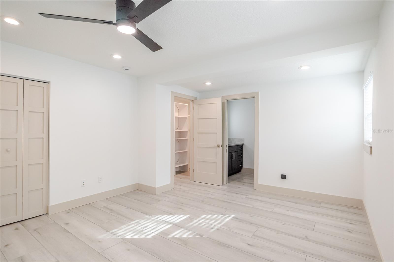 Image 28 of 41 For 4712 Bay Avenue