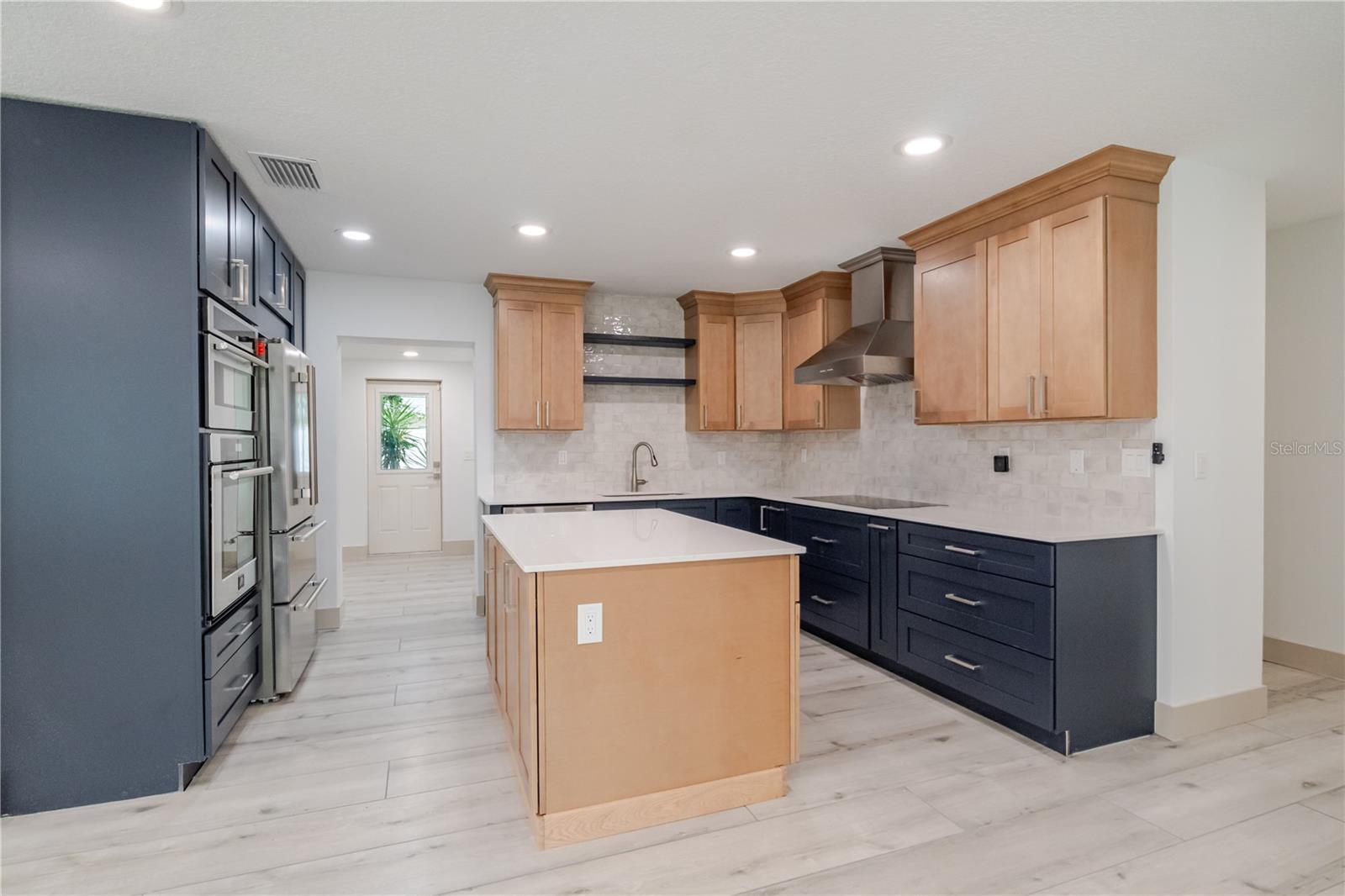 Image 8 of 41 For 4712 Bay Avenue