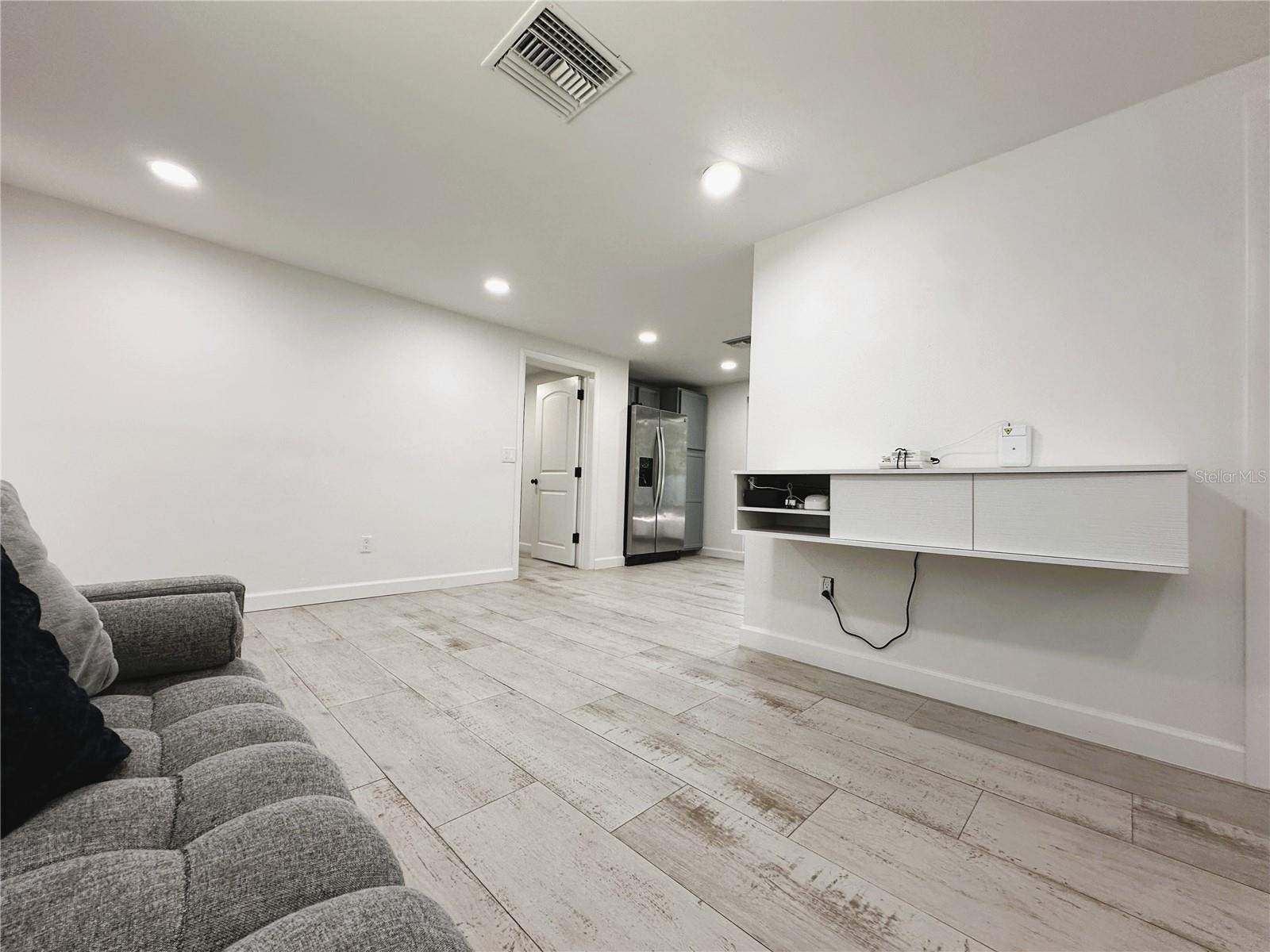 Image 10 of 30 For 6507 Elliot Drive