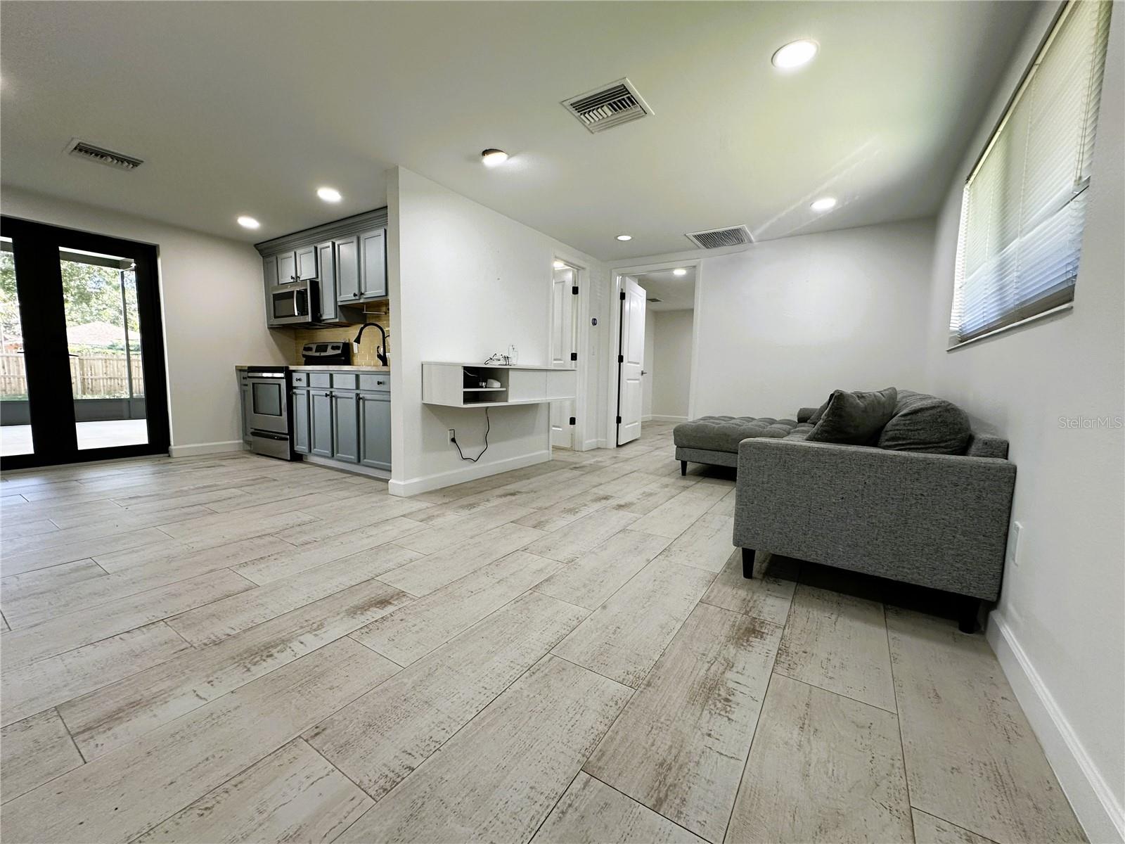 Image 6 of 30 For 6507 Elliot Drive