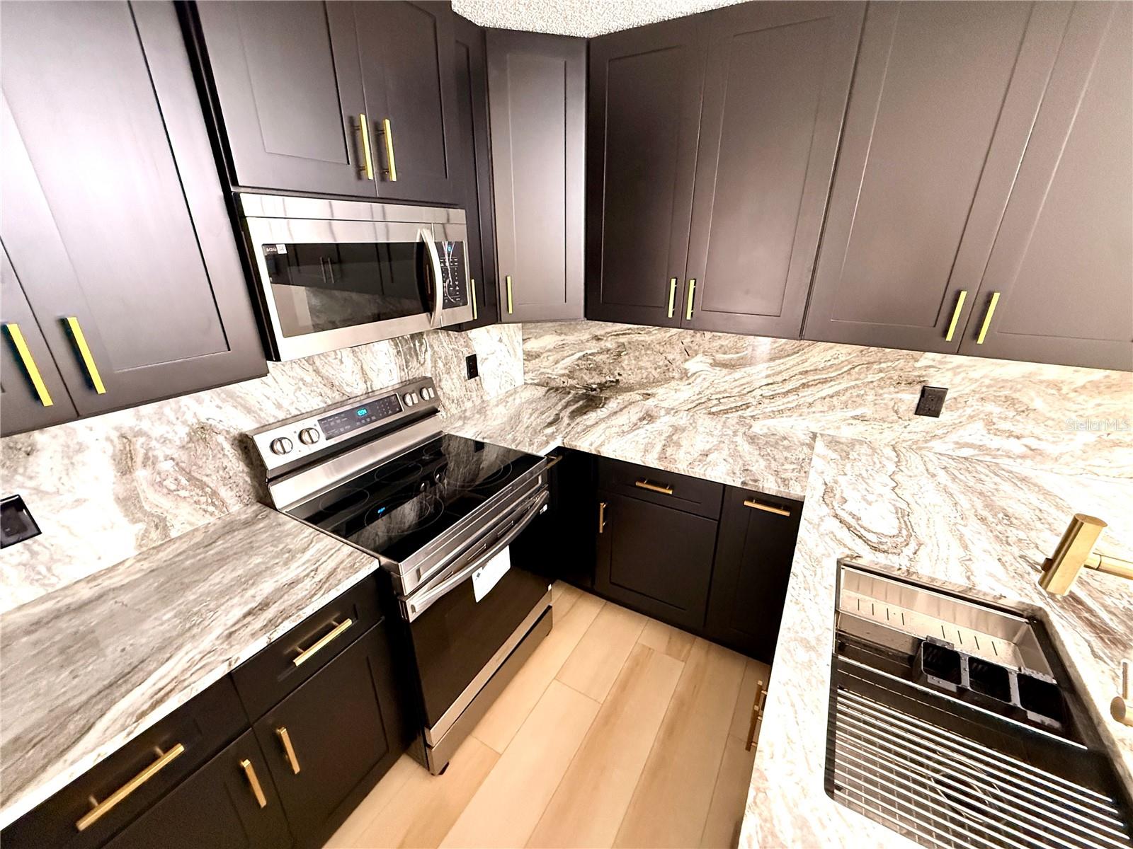 Image 19 of 58 For 2706 5th Court 66a