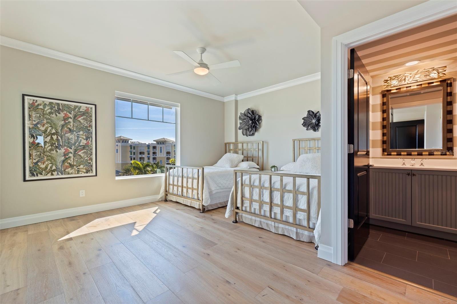 Image 21 of 37 For 650 Collany Road 503