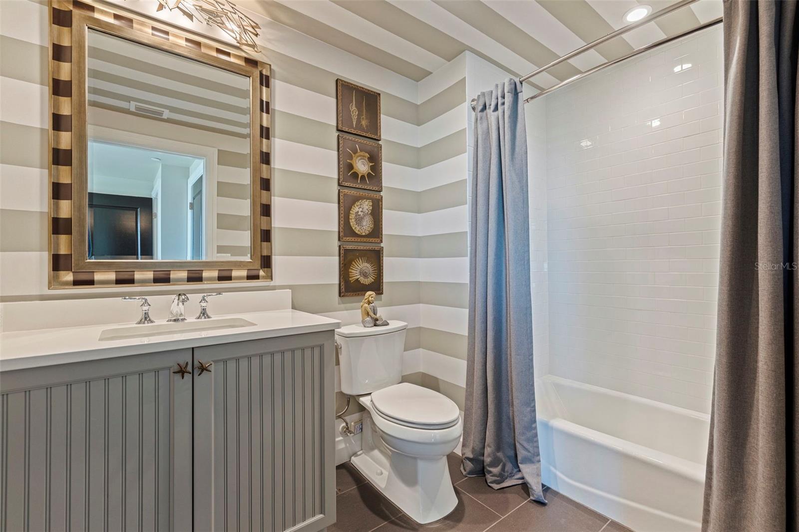 Image 22 of 37 For 650 Collany Road 503