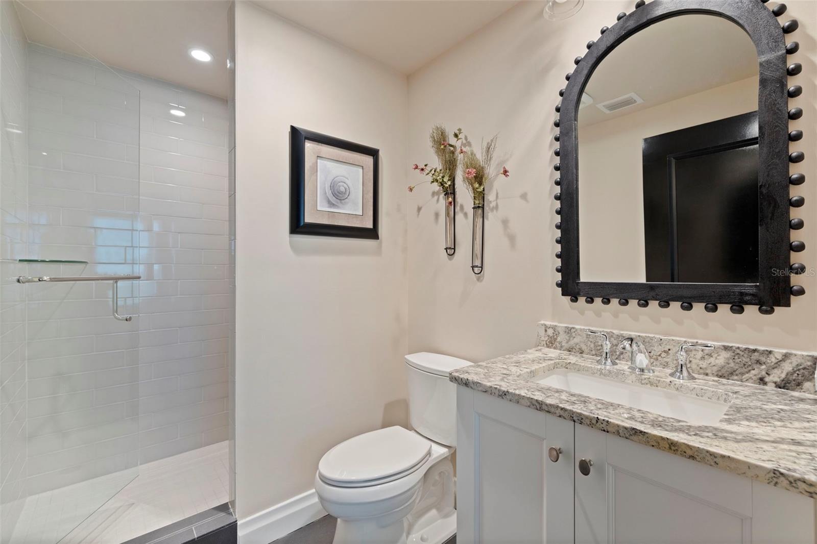 Image 24 of 37 For 650 Collany Road 503