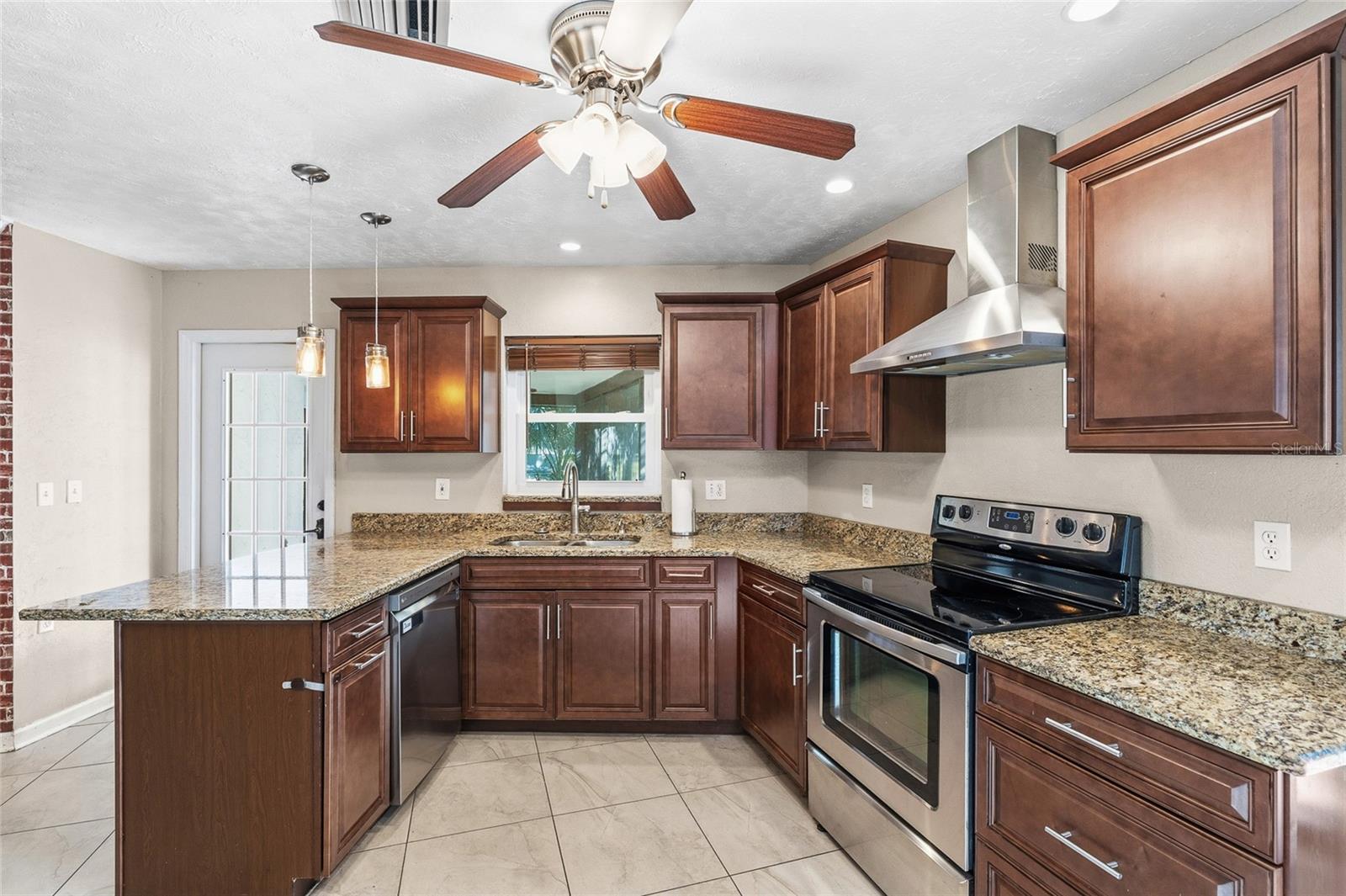 Image 12 of 39 For 7415 Lake Forest Circle