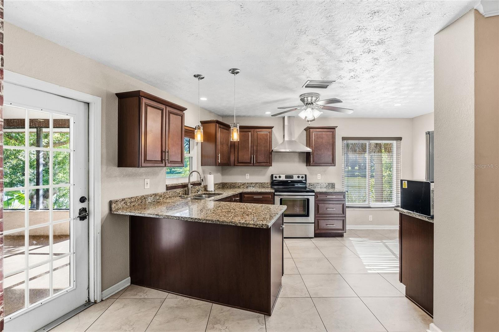 Image 13 of 39 For 7415 Lake Forest Circle