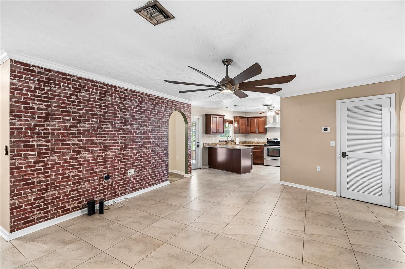 Image 15 of 39 For 7415 Lake Forest Circle