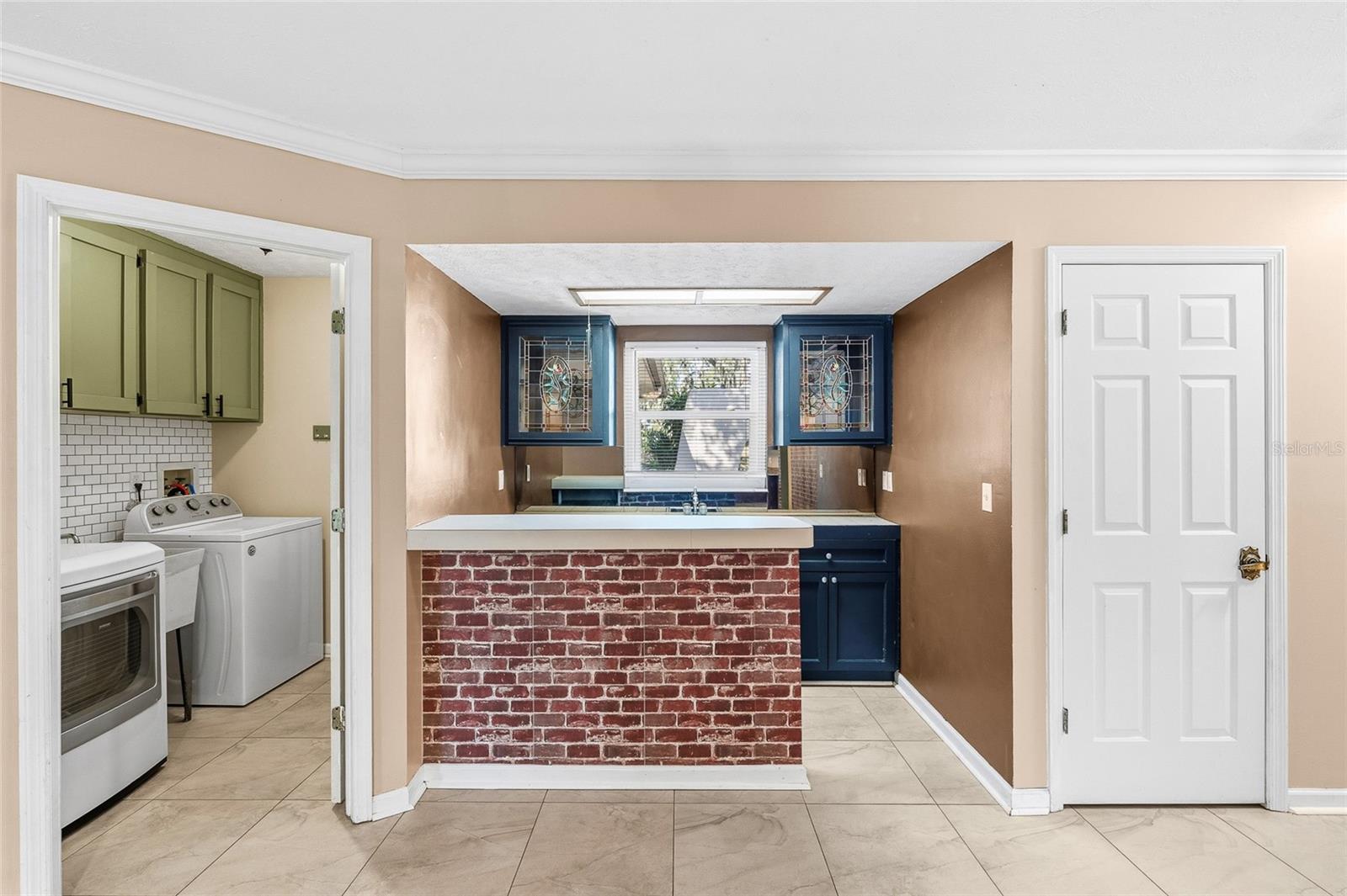 Image 17 of 39 For 7415 Lake Forest Circle