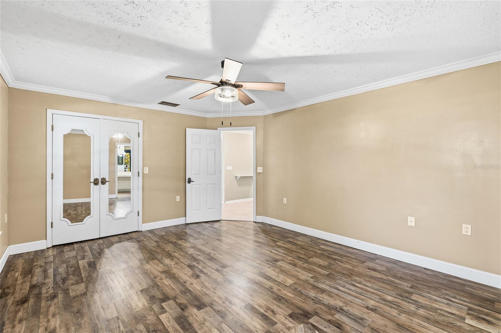 Image 20 of 39 For 7415 Lake Forest Circle