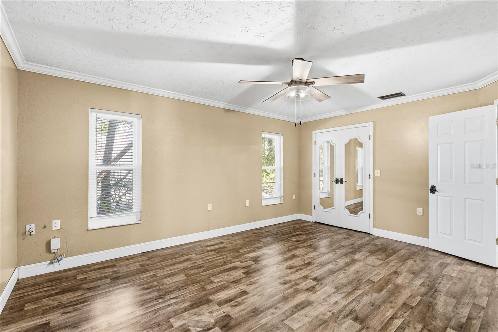 Image 21 of 39 For 7415 Lake Forest Circle