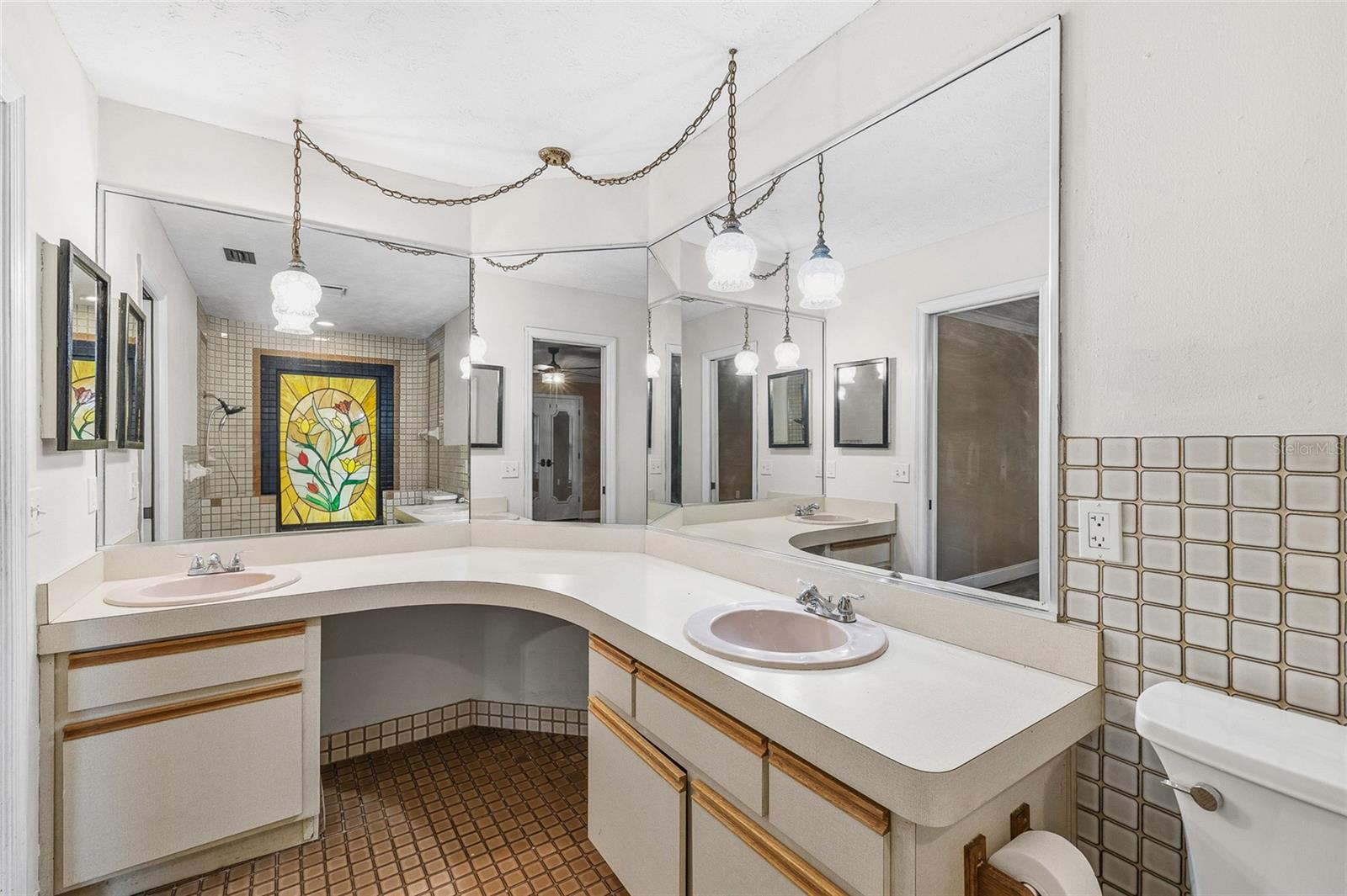 Image 23 of 39 For 7415 Lake Forest Circle