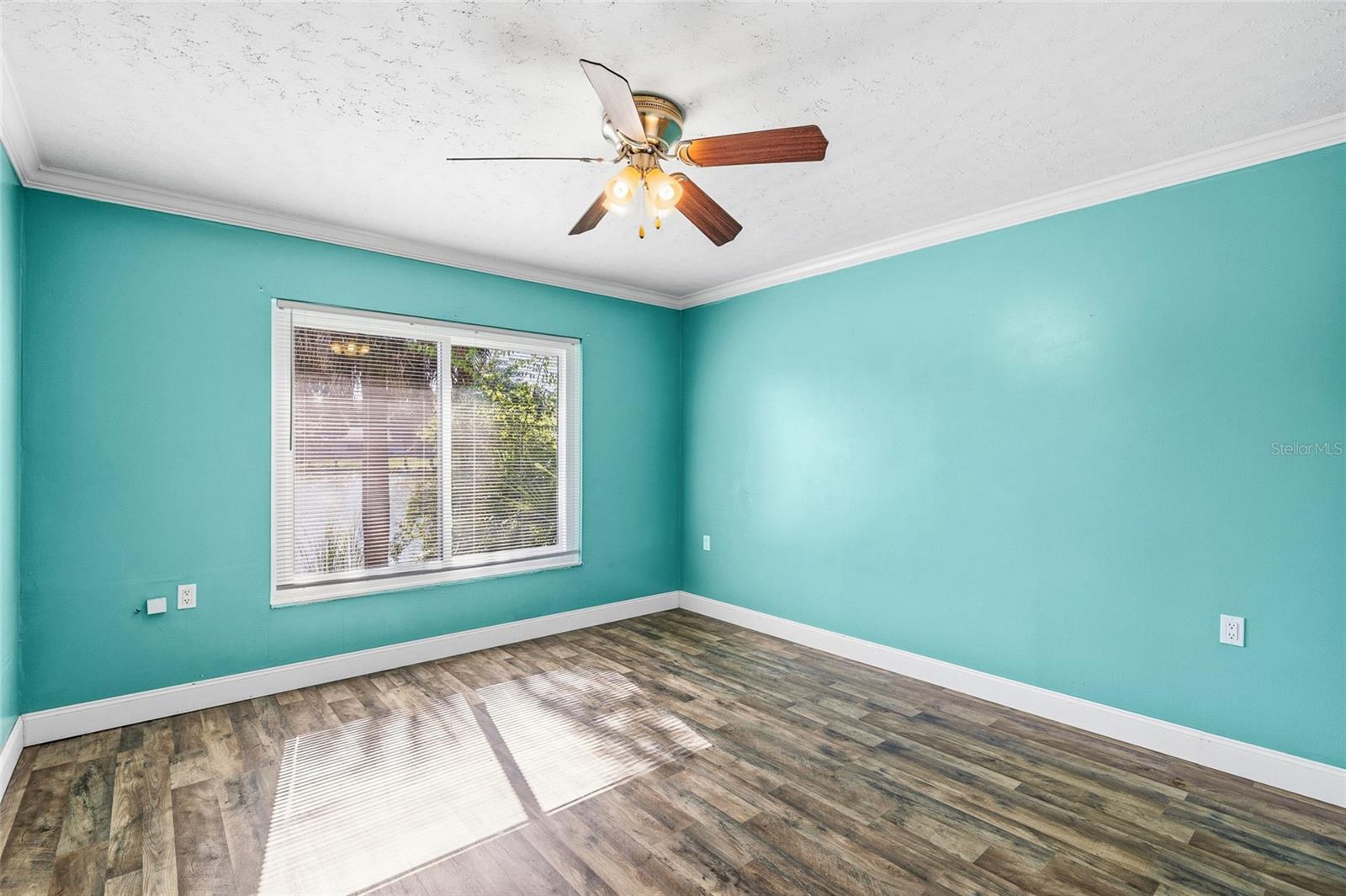 Image 25 of 39 For 7415 Lake Forest Circle