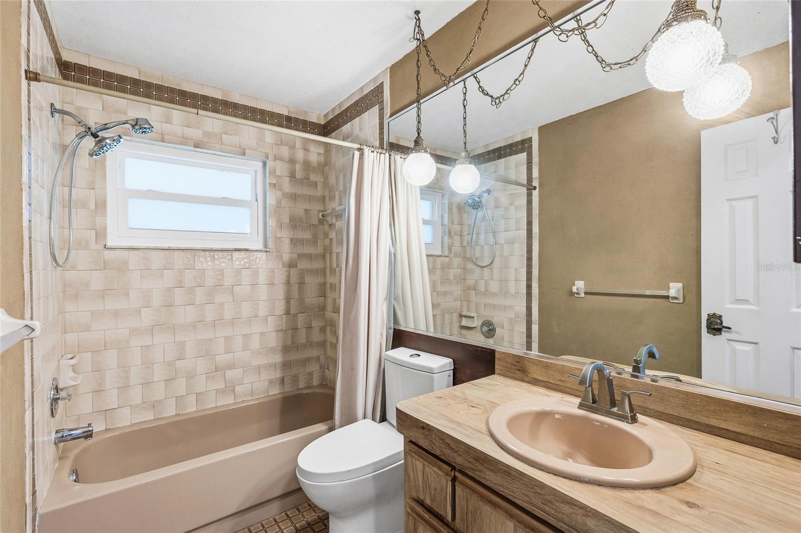 Image 27 of 39 For 7415 Lake Forest Circle