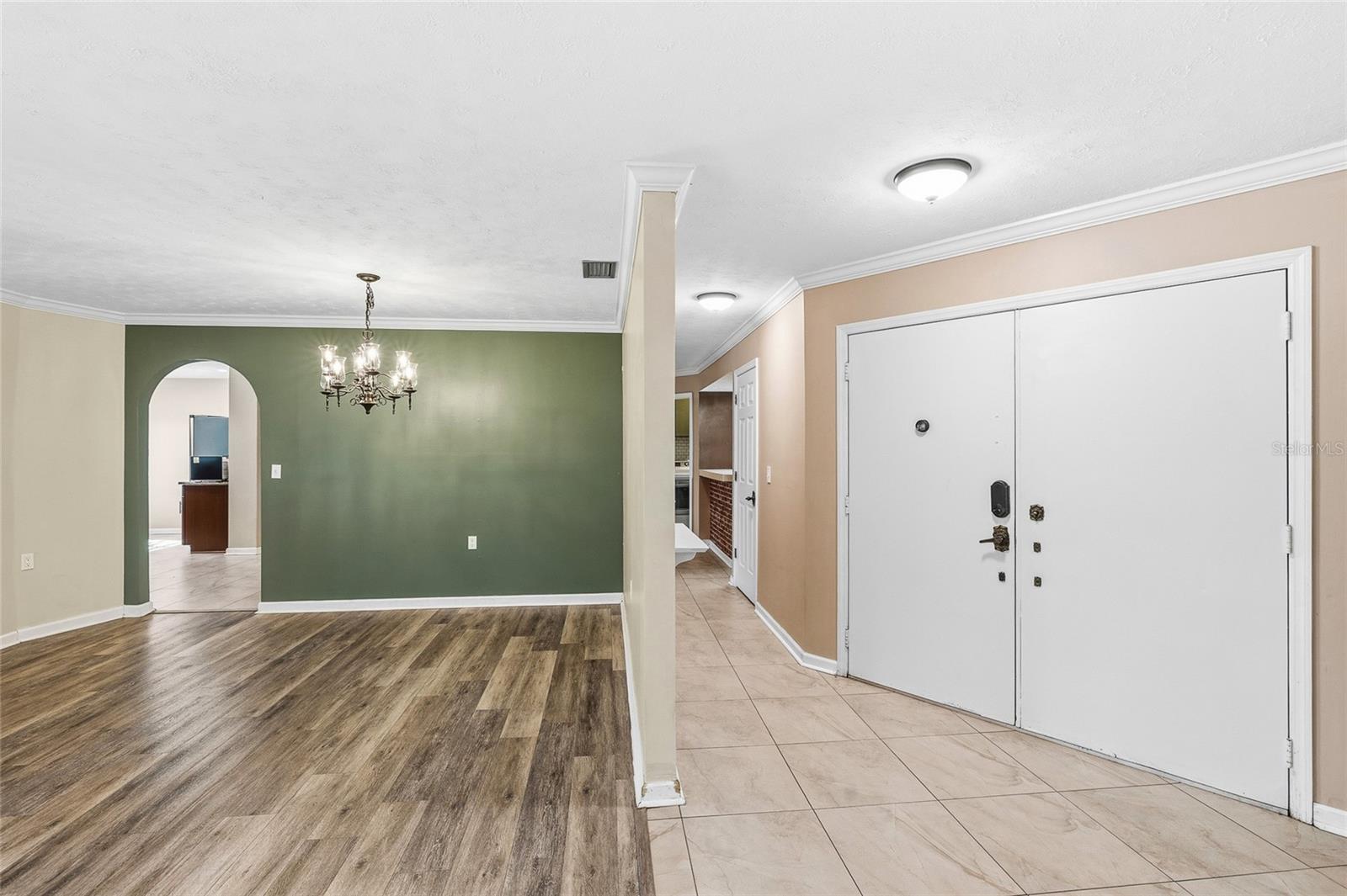 Image 6 of 39 For 7415 Lake Forest Circle