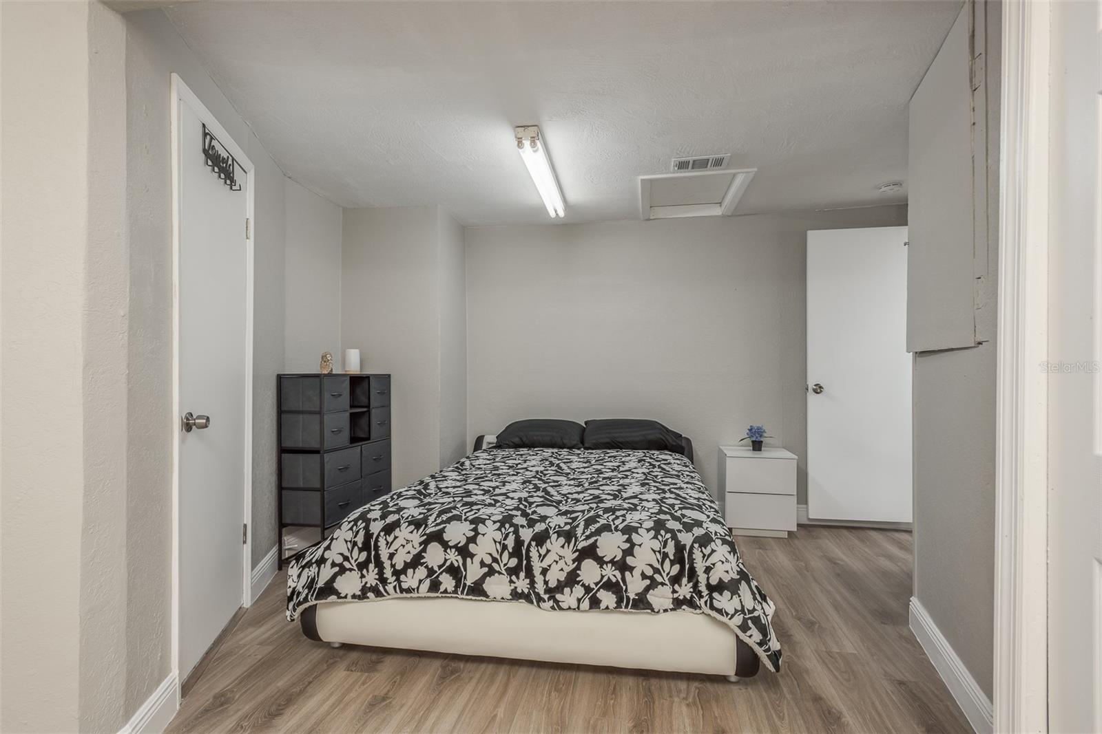 Image 20 of 33 For 8906 Catalina Drive