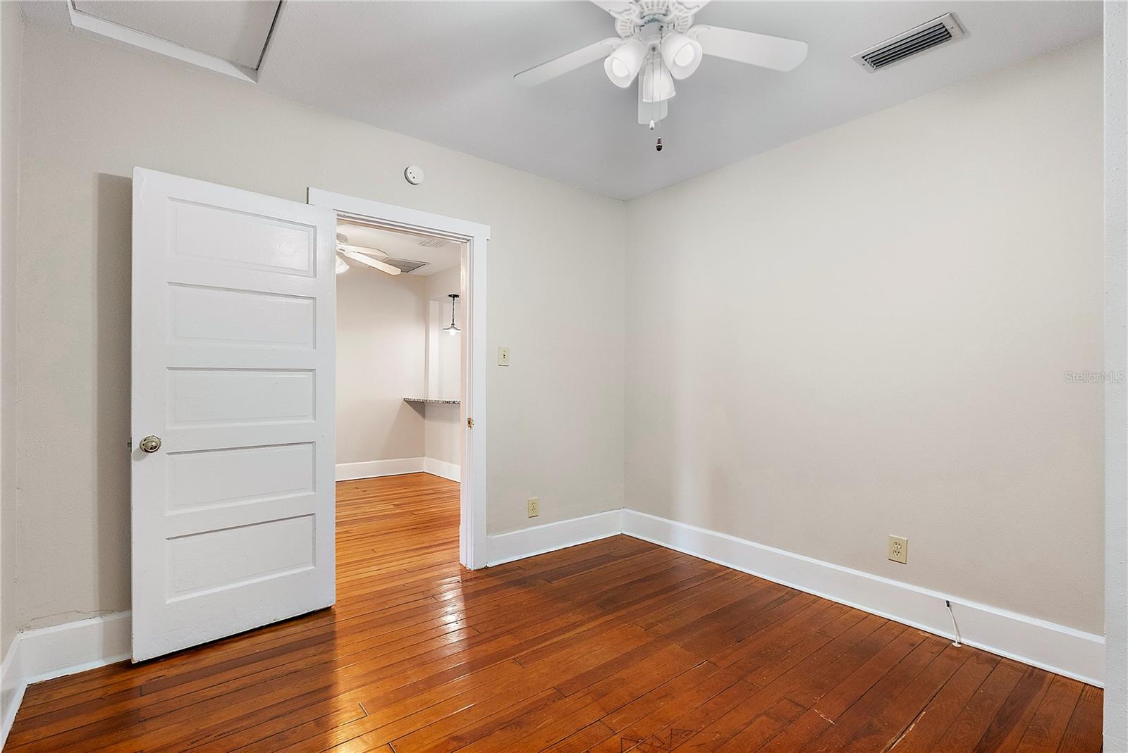 Image 15 of 31 For 130 17th Avenue N